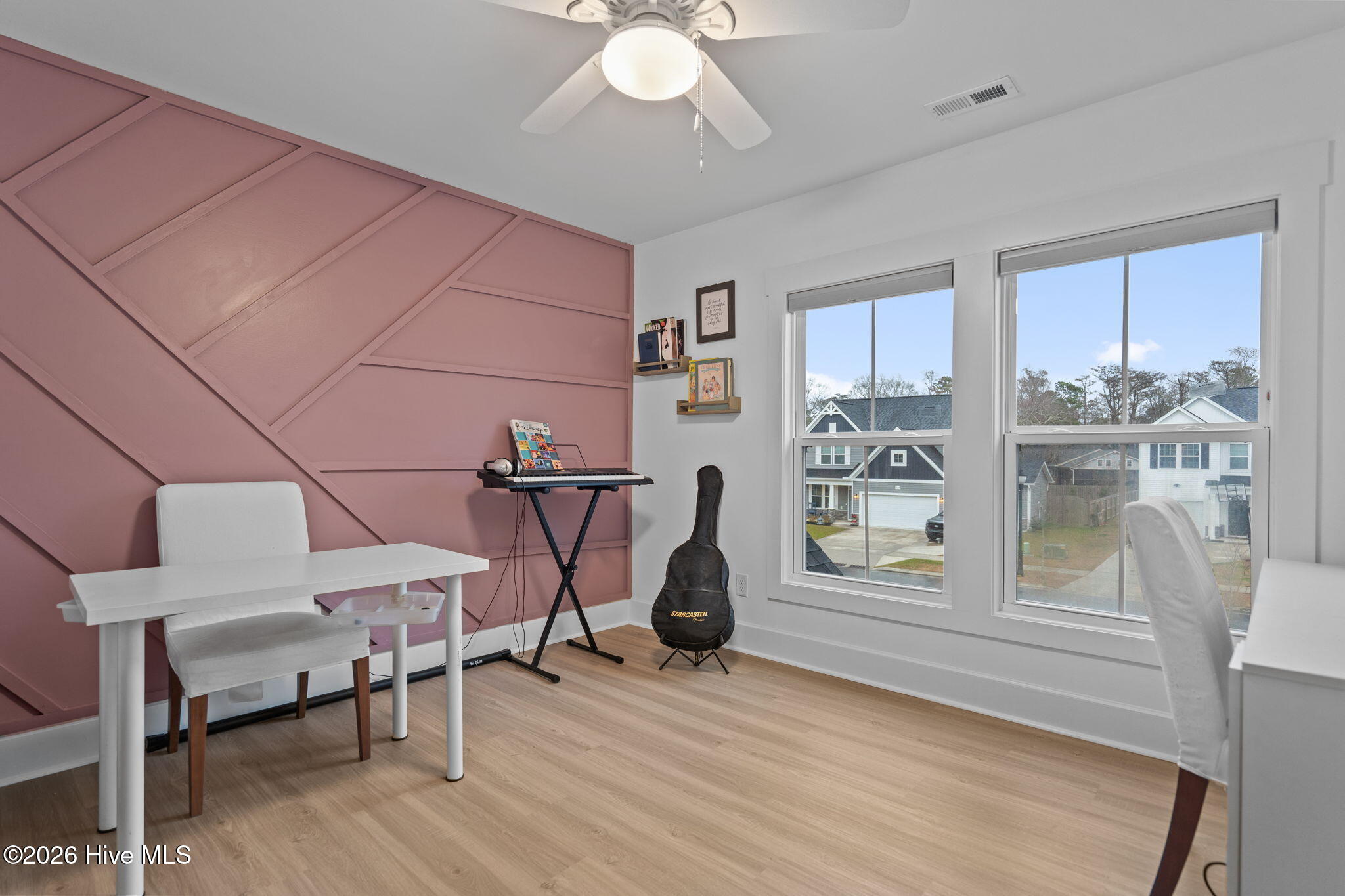 100549684 | Photo 25