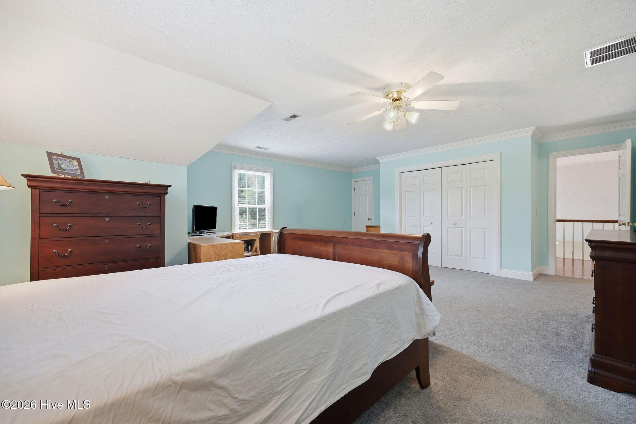 bedroom 4, only room with carpet-- great play room for kids maybe ??