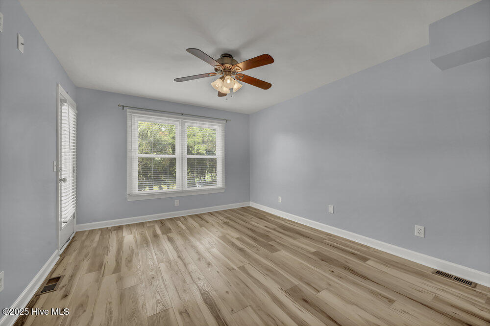 100531490 | Photo 14