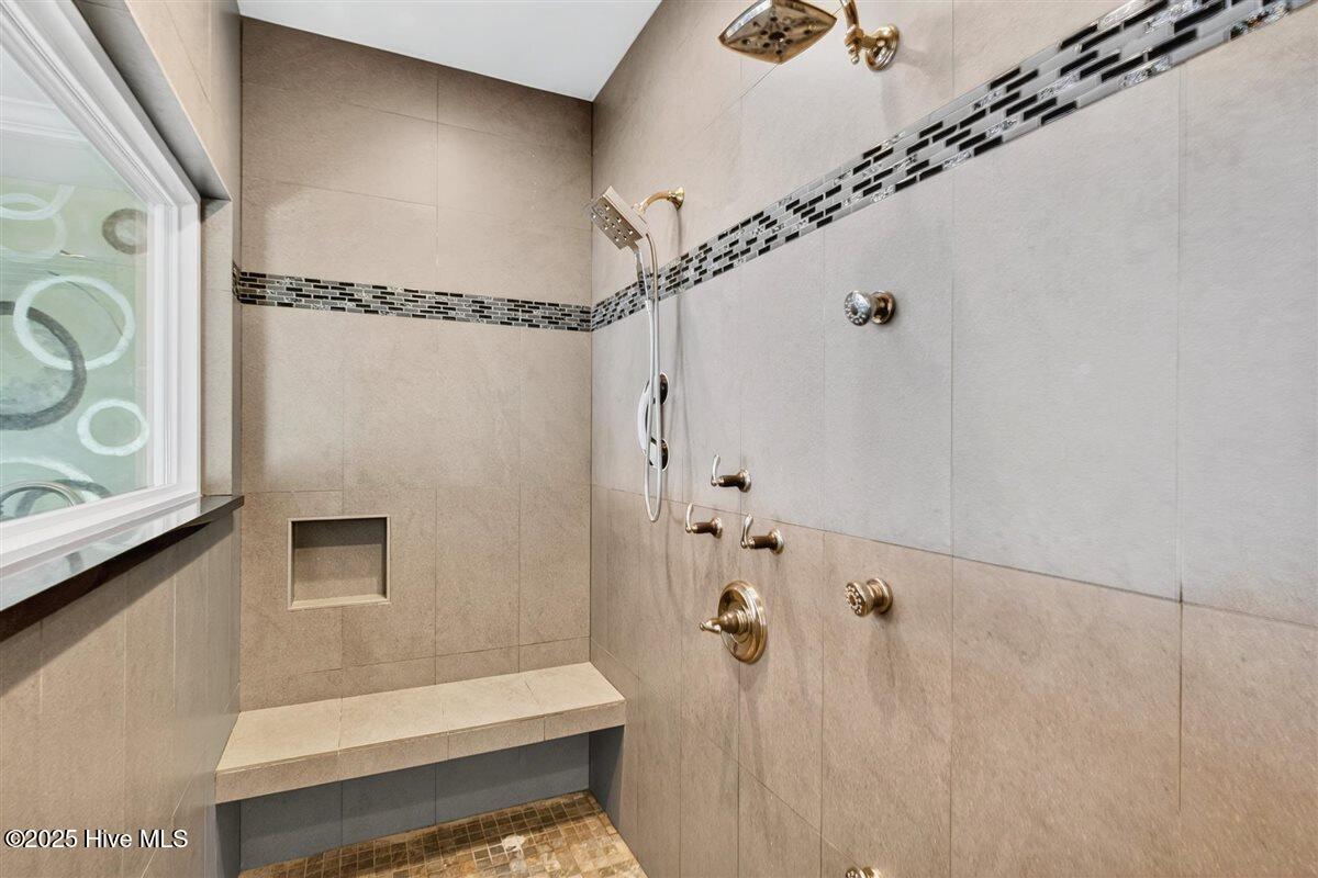 100538364 | Photo 38