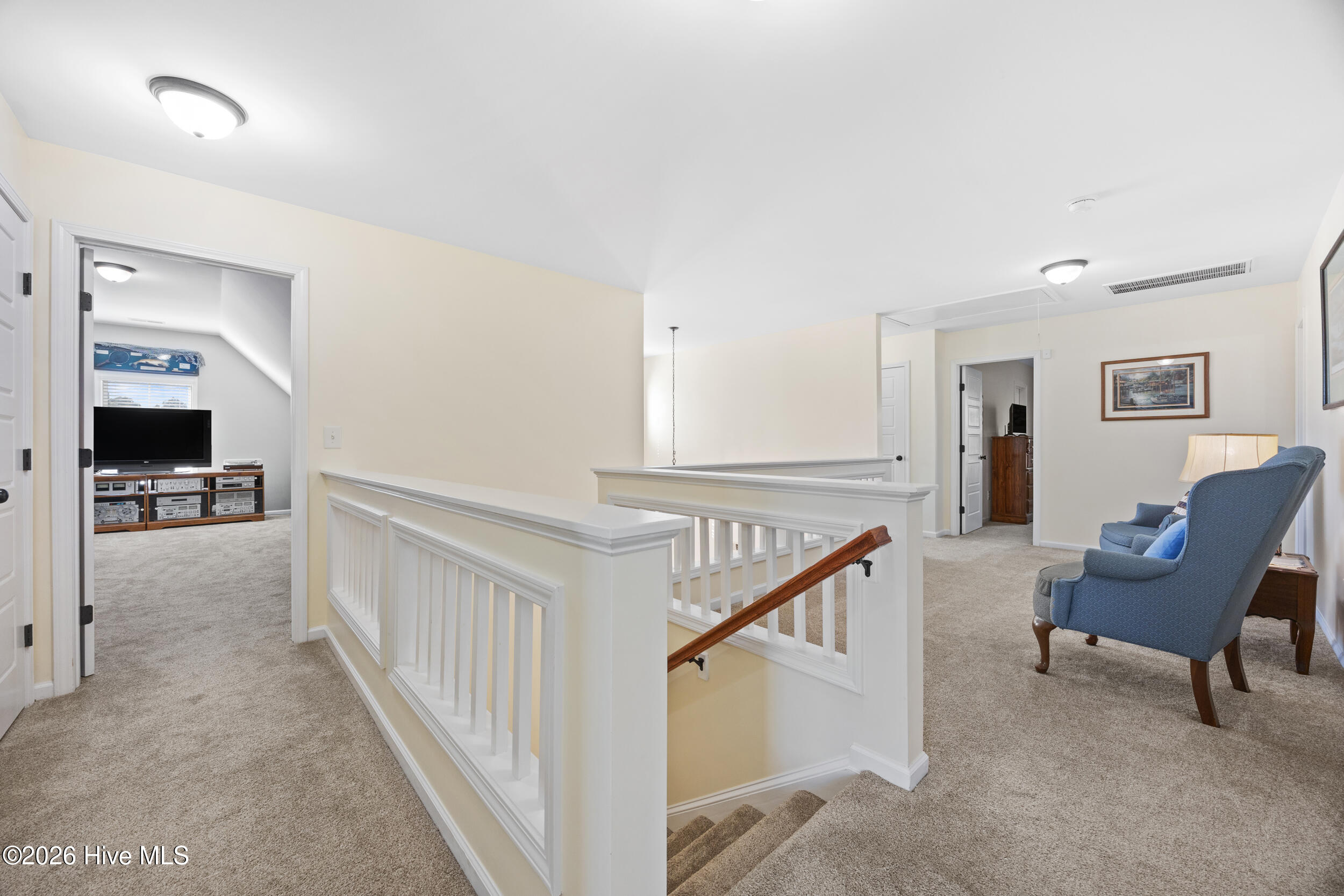 100549248 | Photo 35