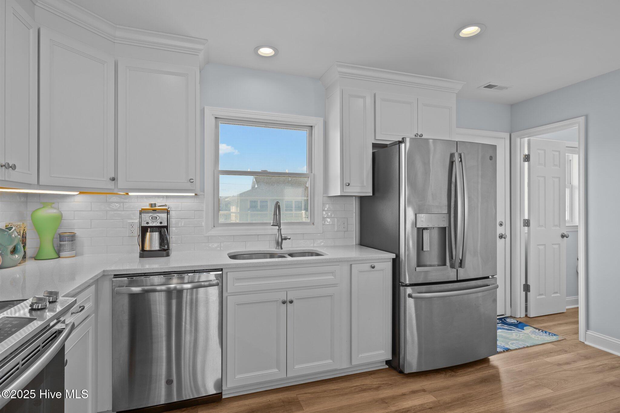 100563008 | Photo 24