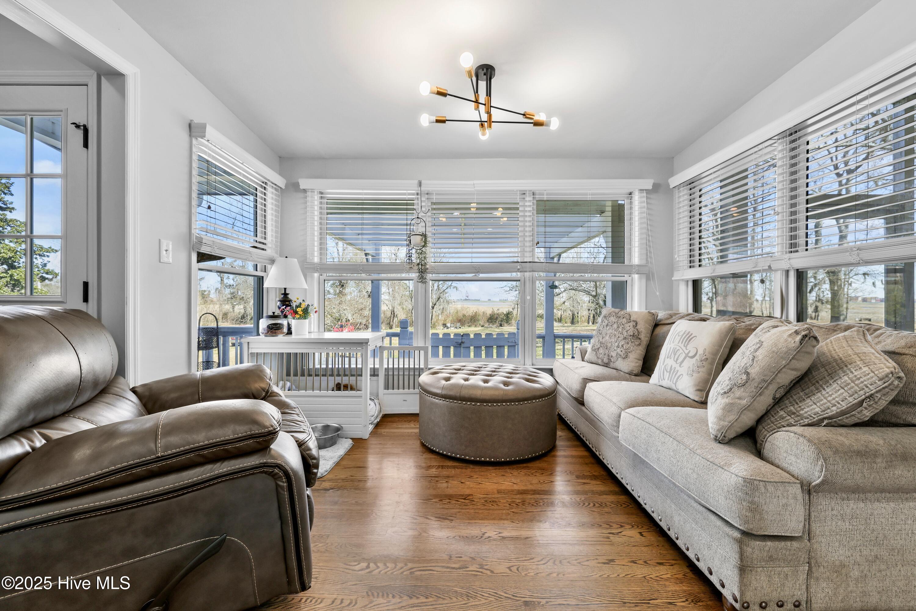 100494735 | Photo 13