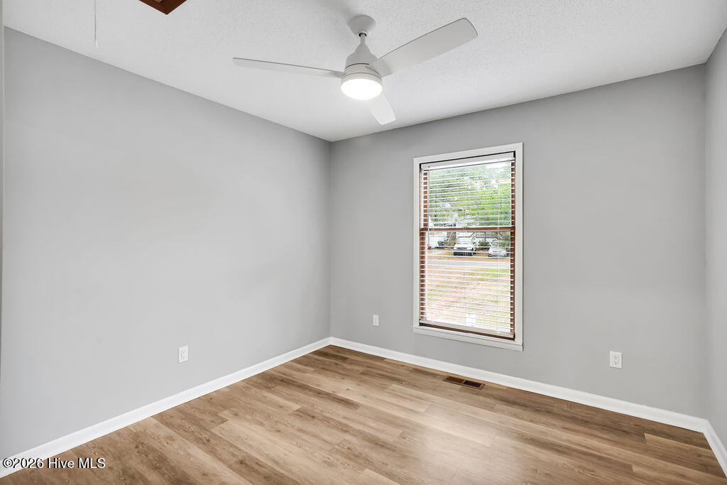 100570614 | Photo 21