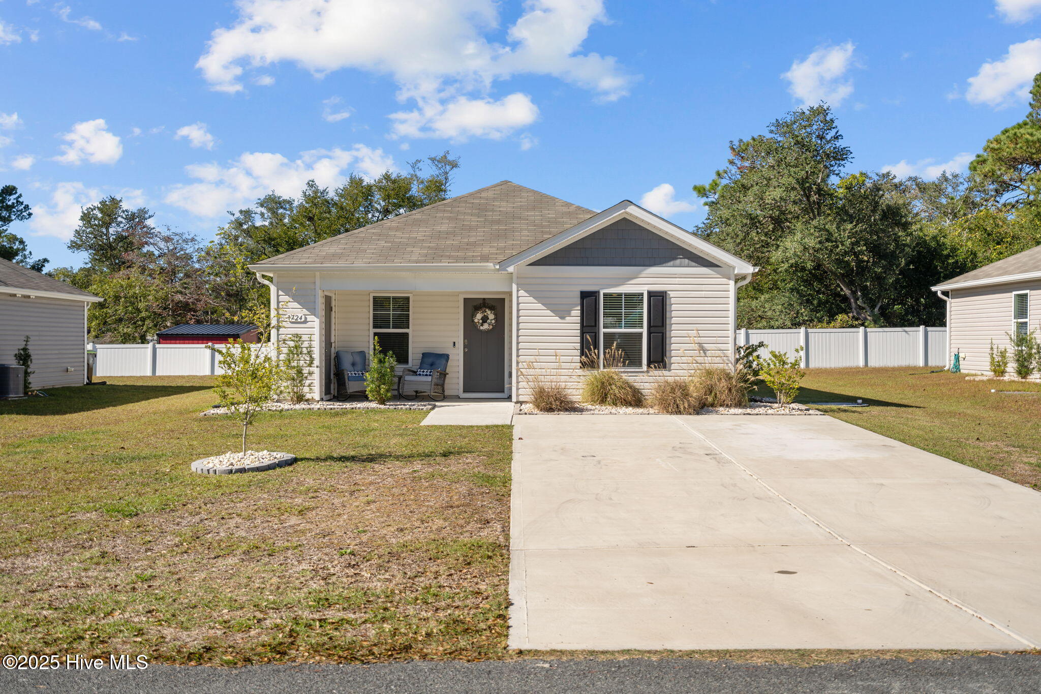 1724 Whispering Pine Street SW, Ocean Isle Beach, NC 28469 – photo 3: 1-web-or-mls-DSC05529