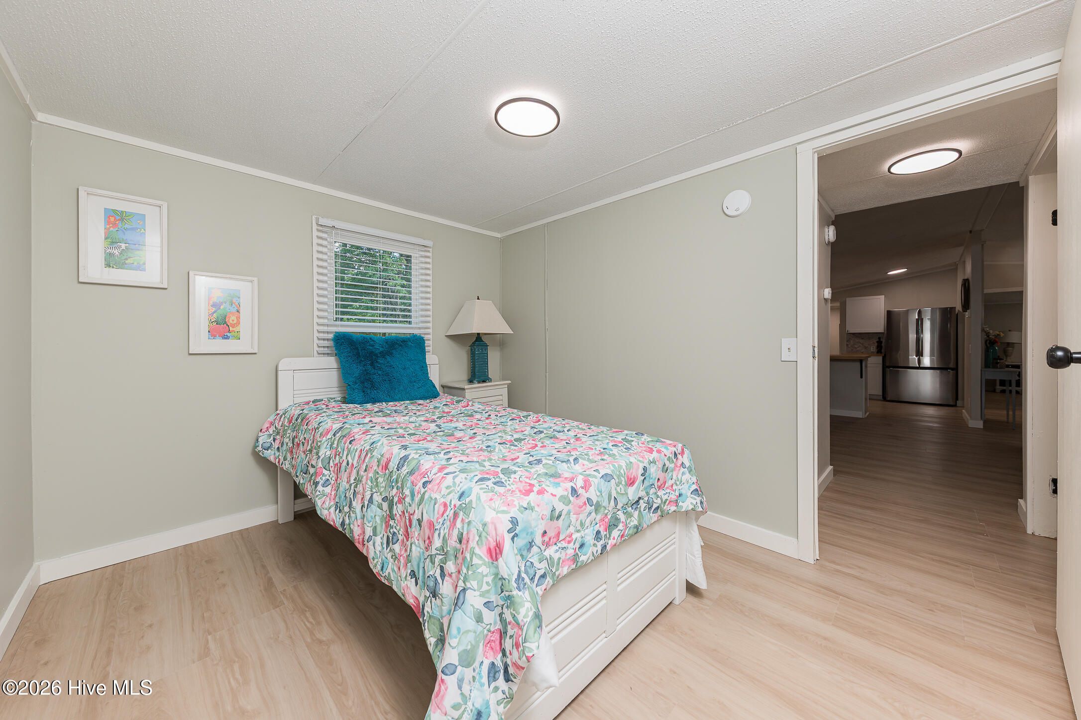 100570278 | Photo 42