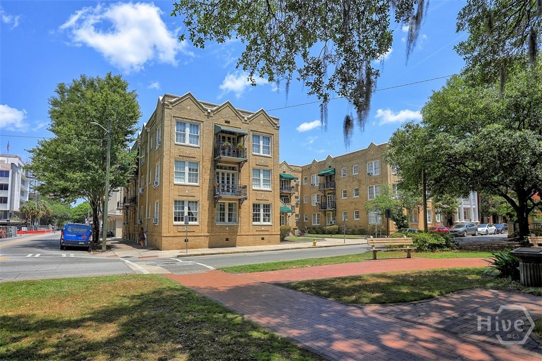 2nd image of 210 E State St #16, Savannah, GA 31401 | MLS# SA362176