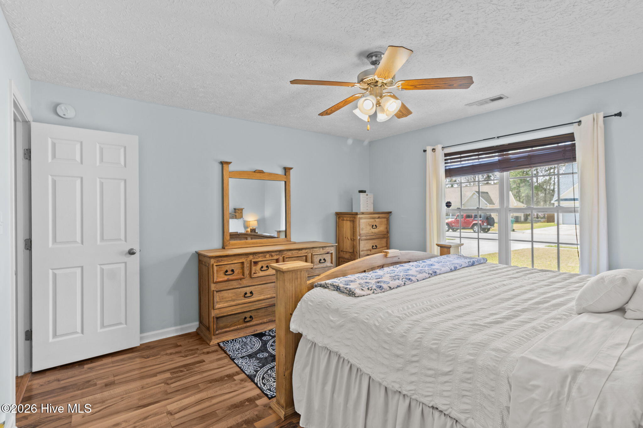 100561998 | Photo 19