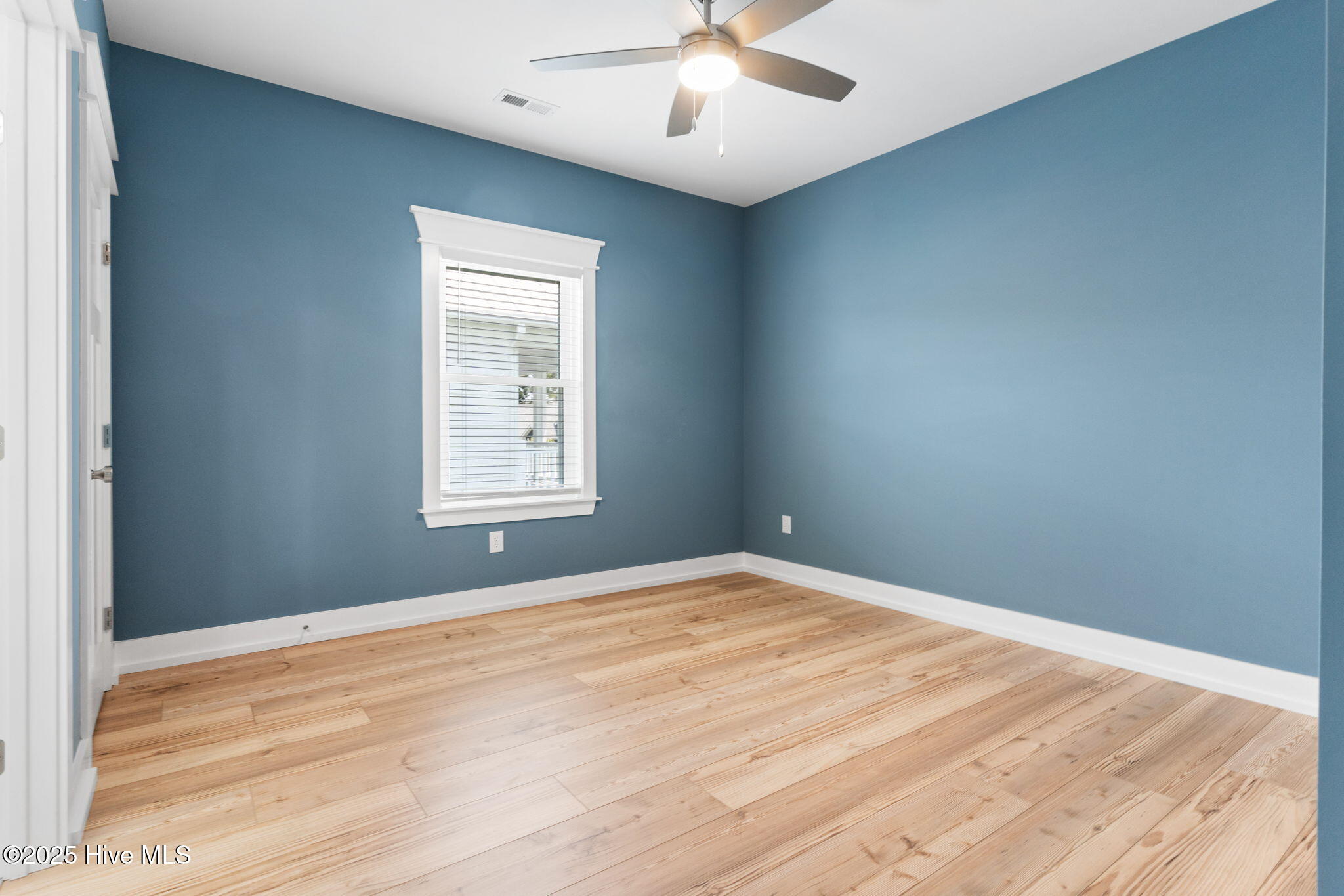 100524435 | Photo 25