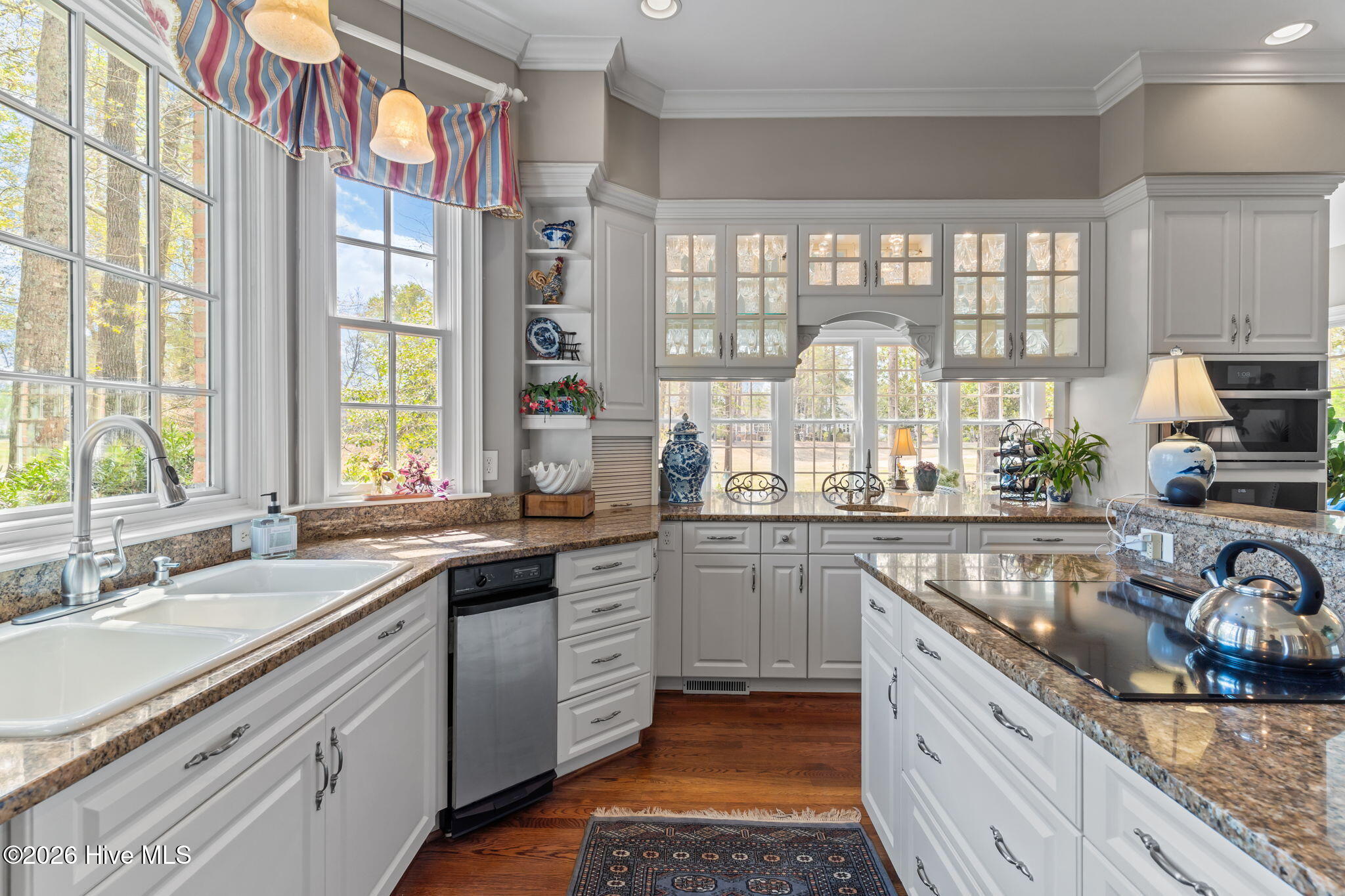 100564418 | Photo 25