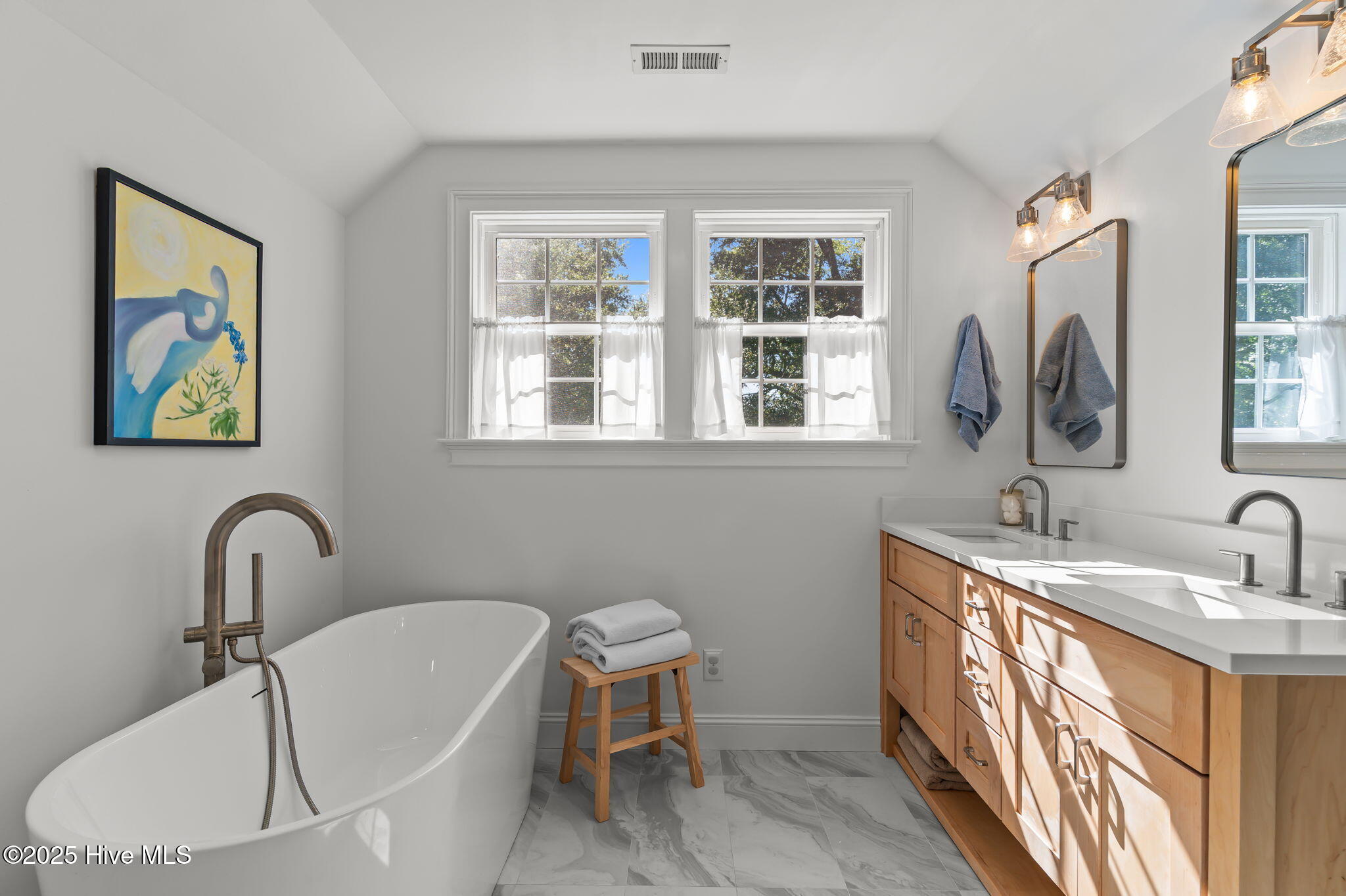 100538166 | Photo 38