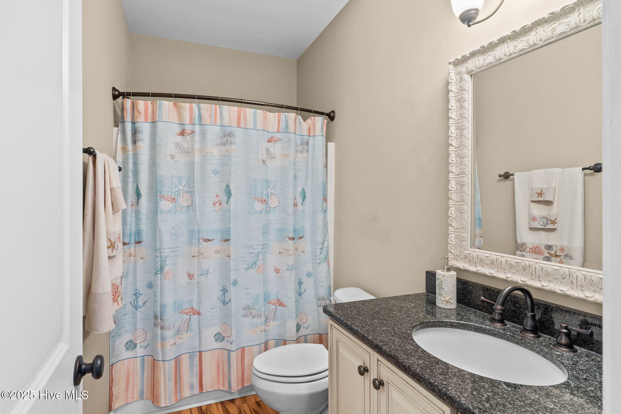 100548558 | Photo 42