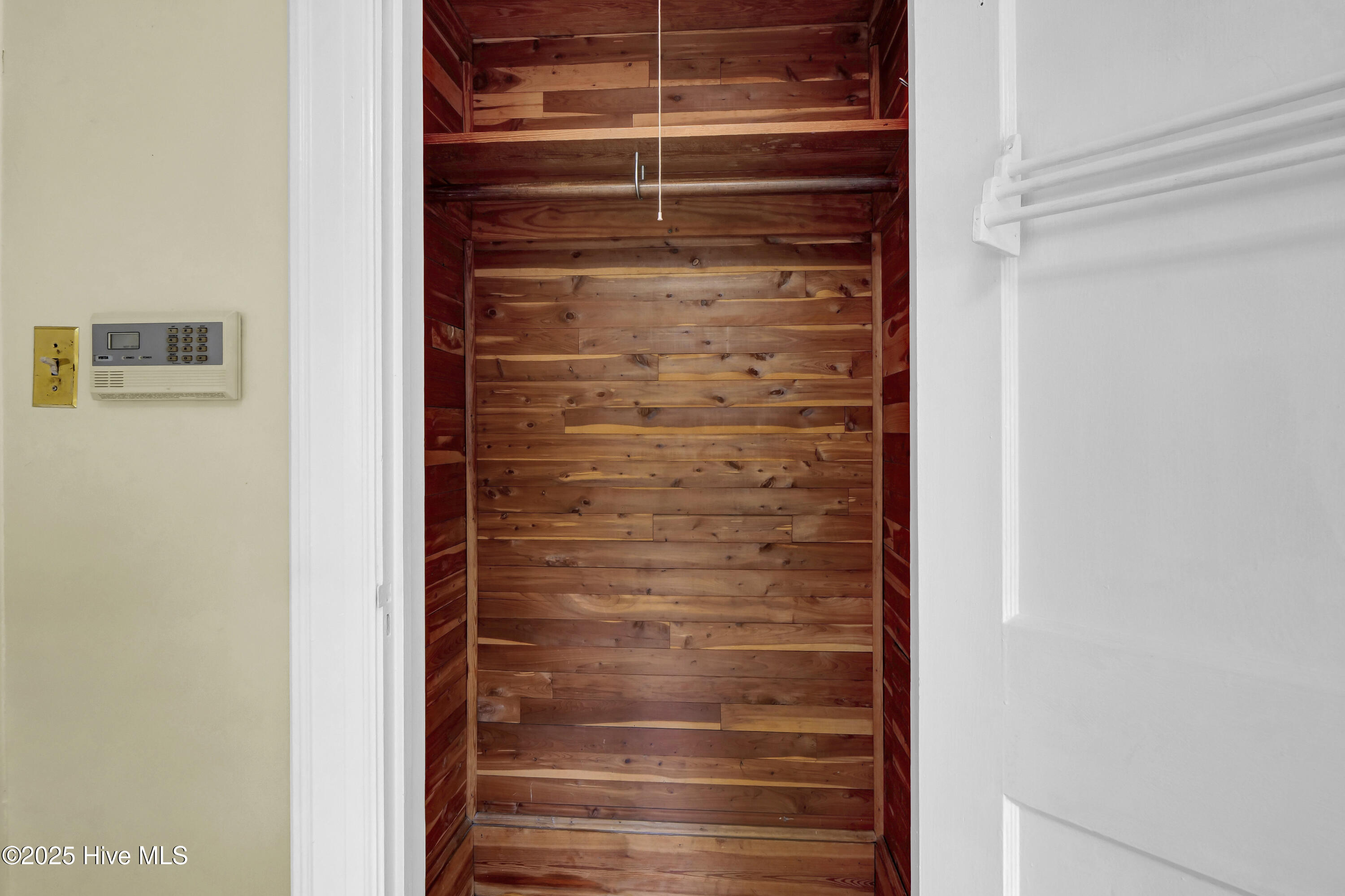 100564698 | Photo 30