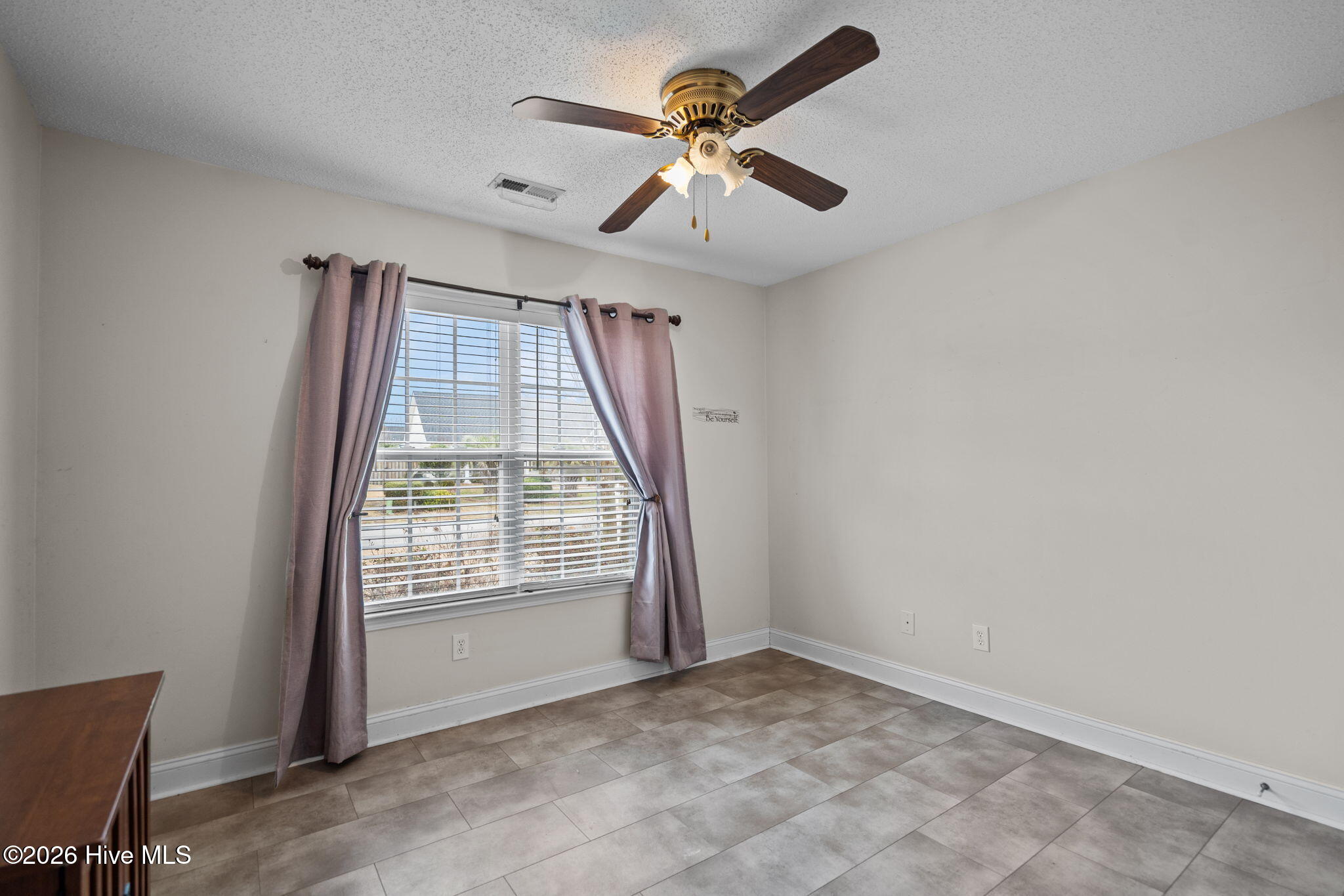 100552378 | Photo 35