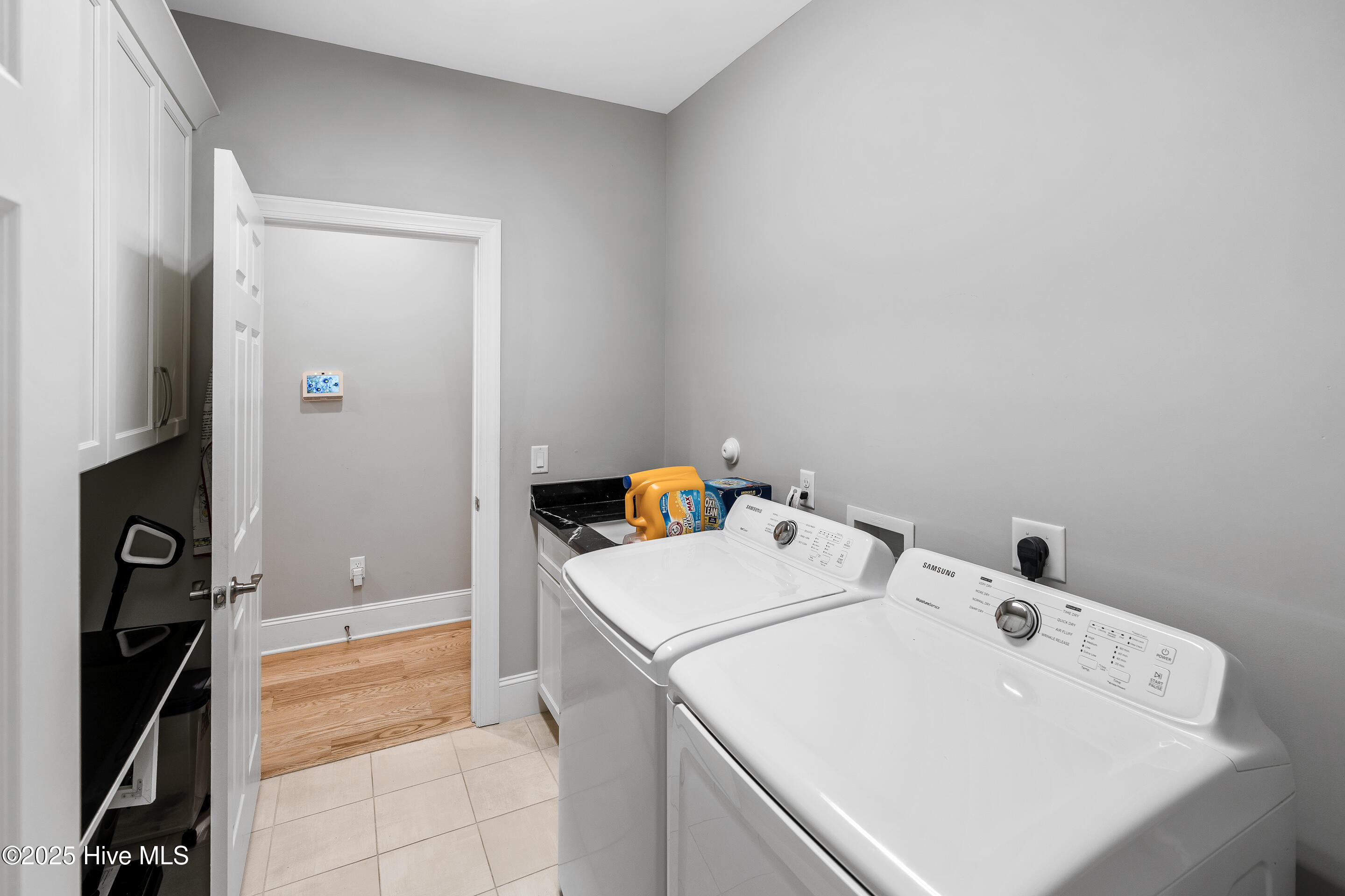 100549058 | Photo 32