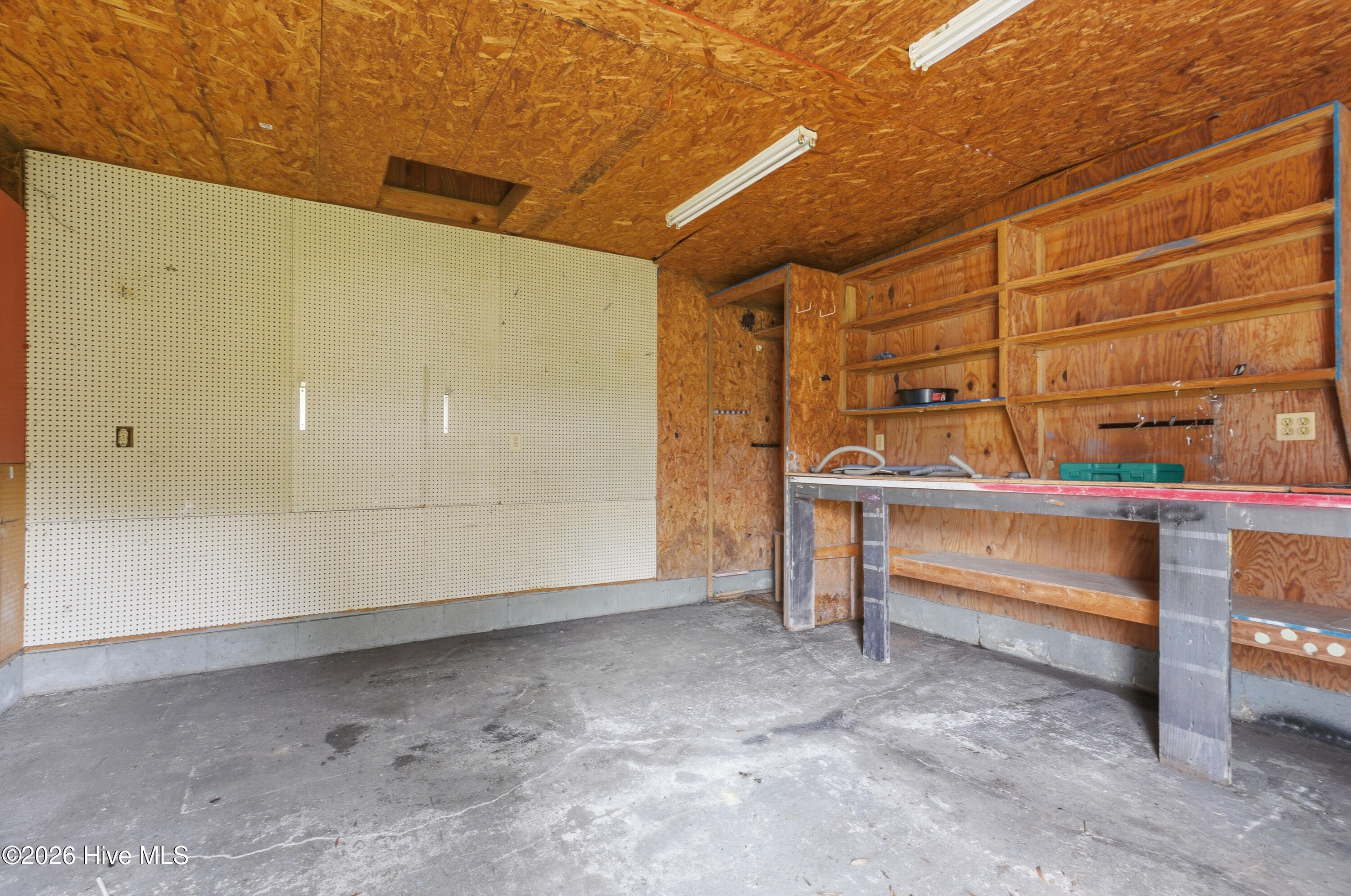 100560505 | Photo 23