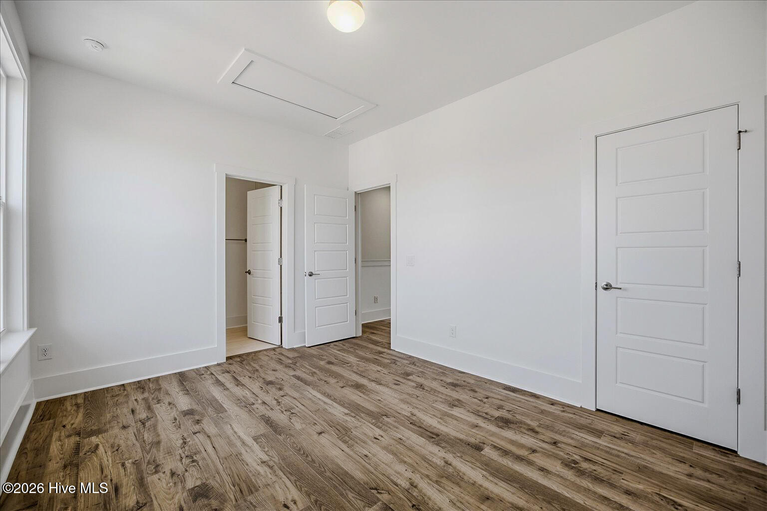 100561873 | Photo 22