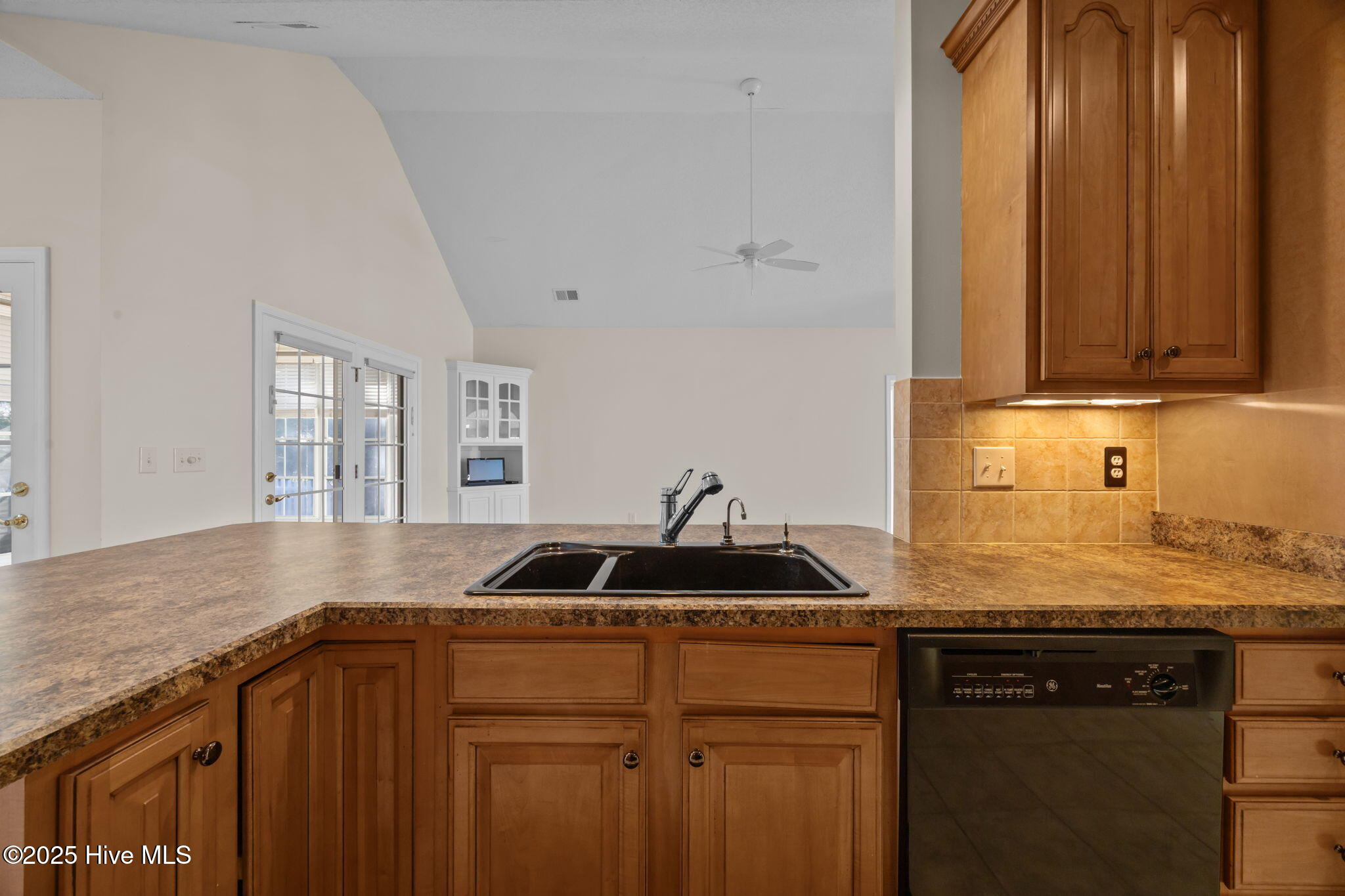 100539449 | Photo 26