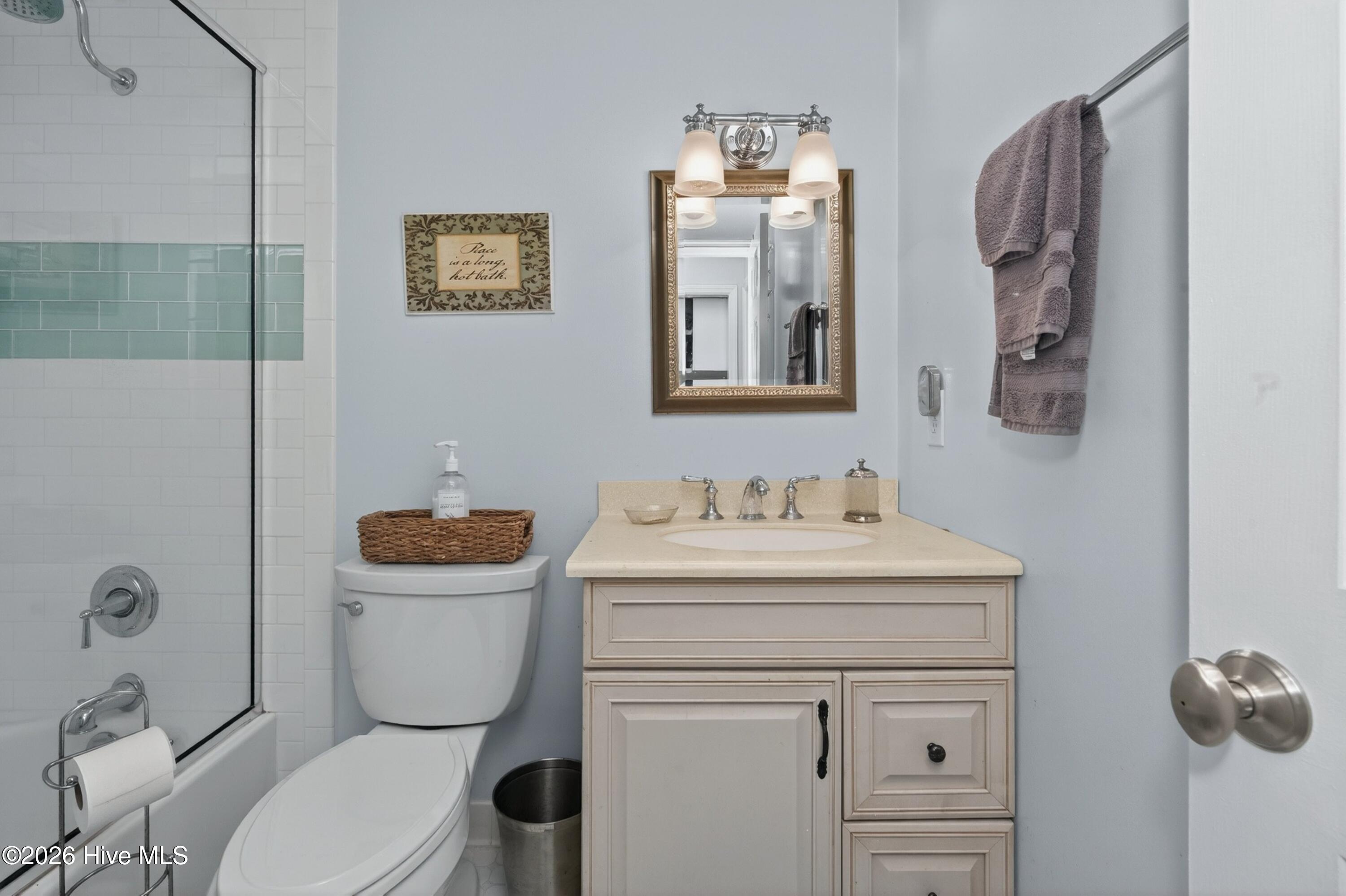 100569160 | Photo 33