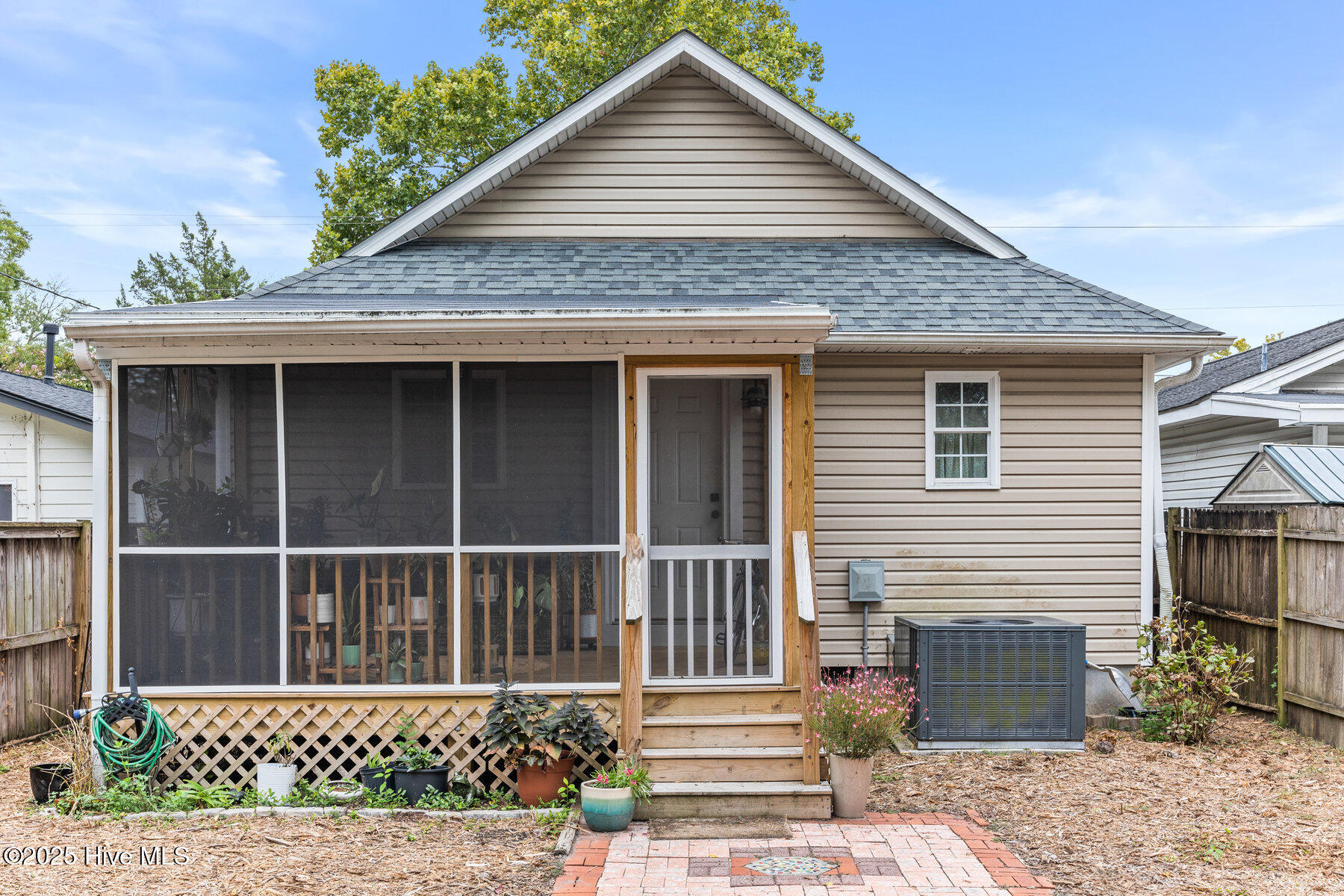 100528980 | Photo 24