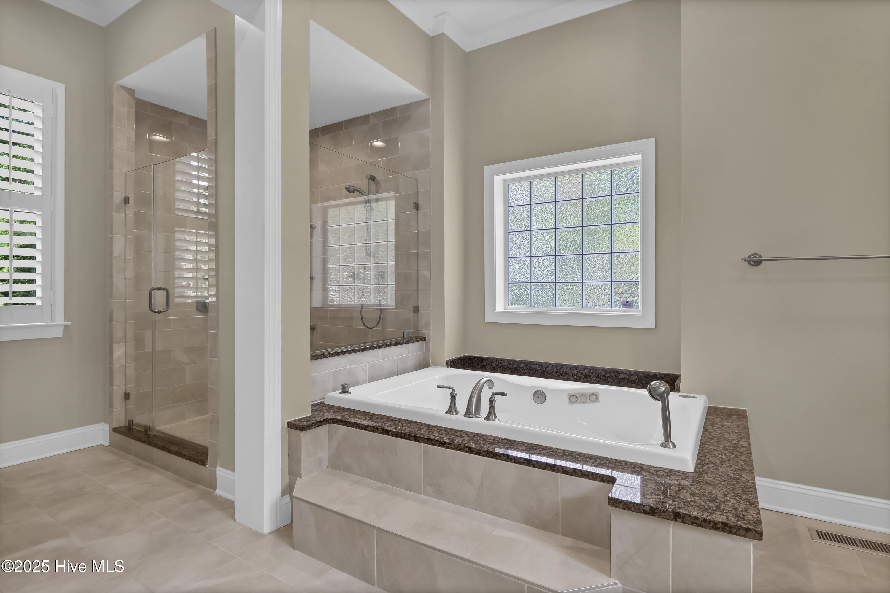 100552605 | Photo 25