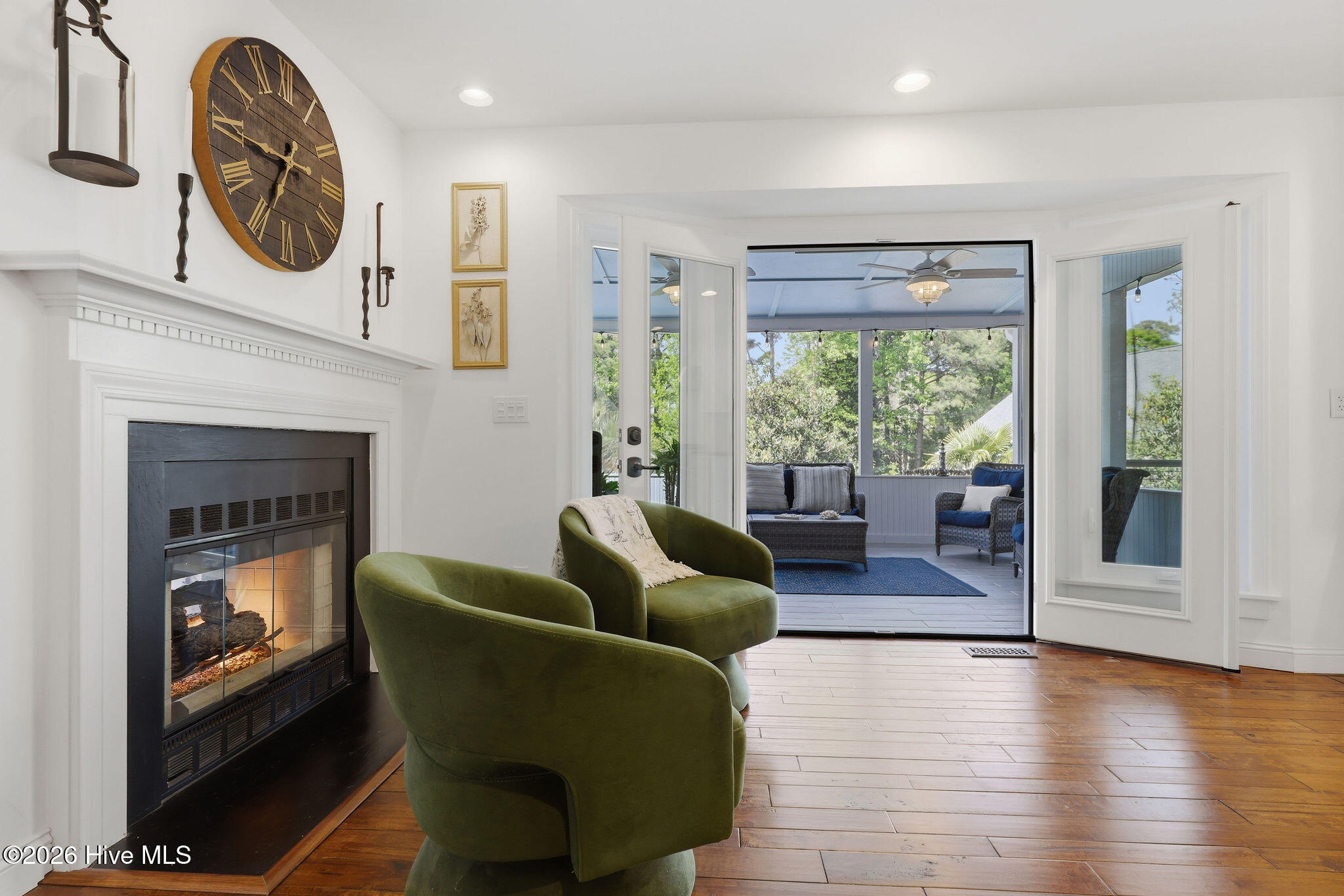 100567317 | Photo 29