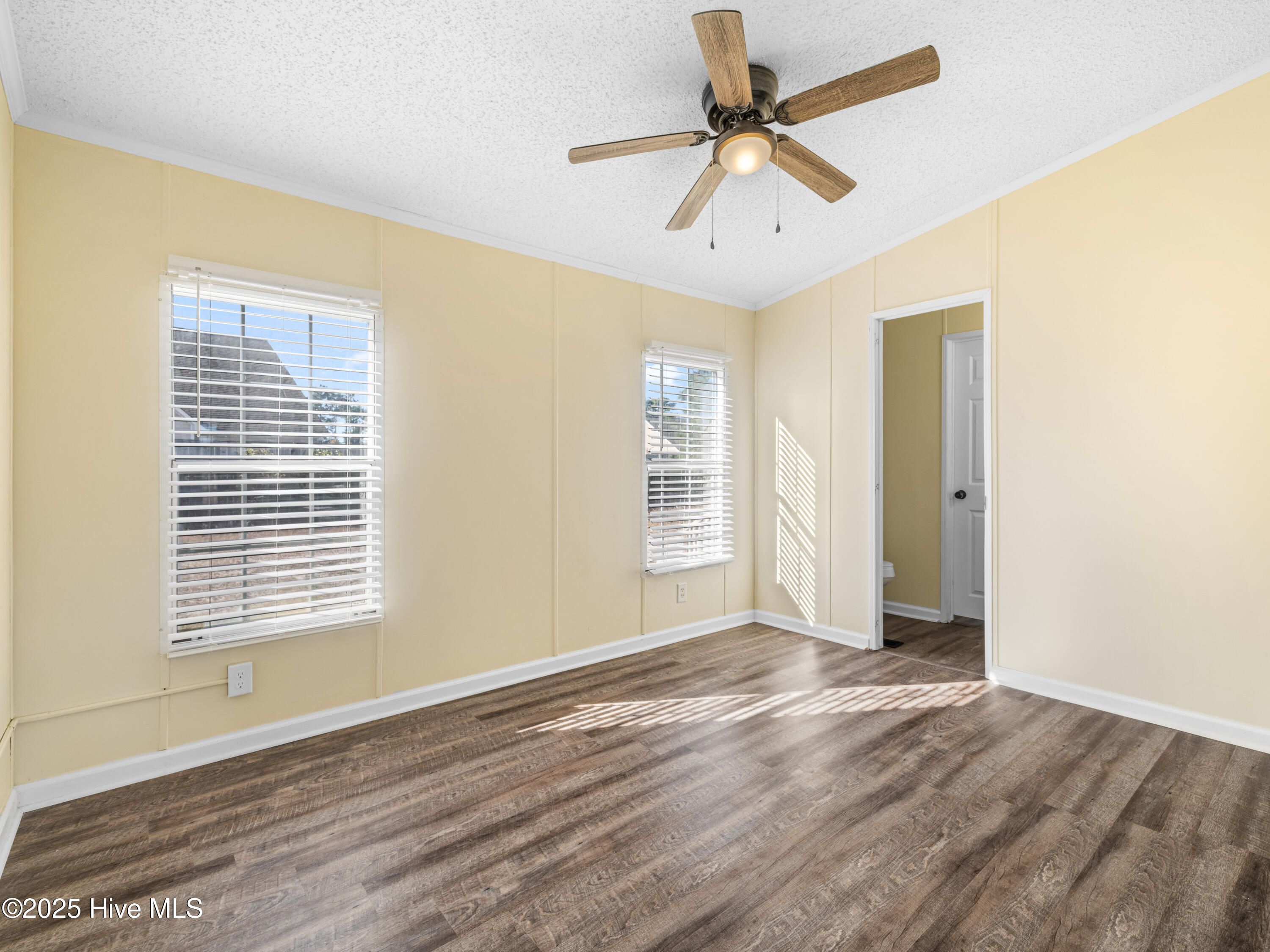 100540090 | Photo 37