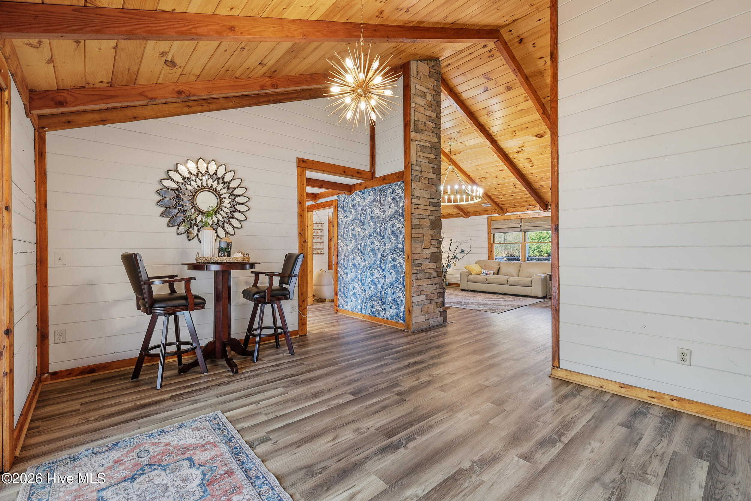 100563563 | Photo 16