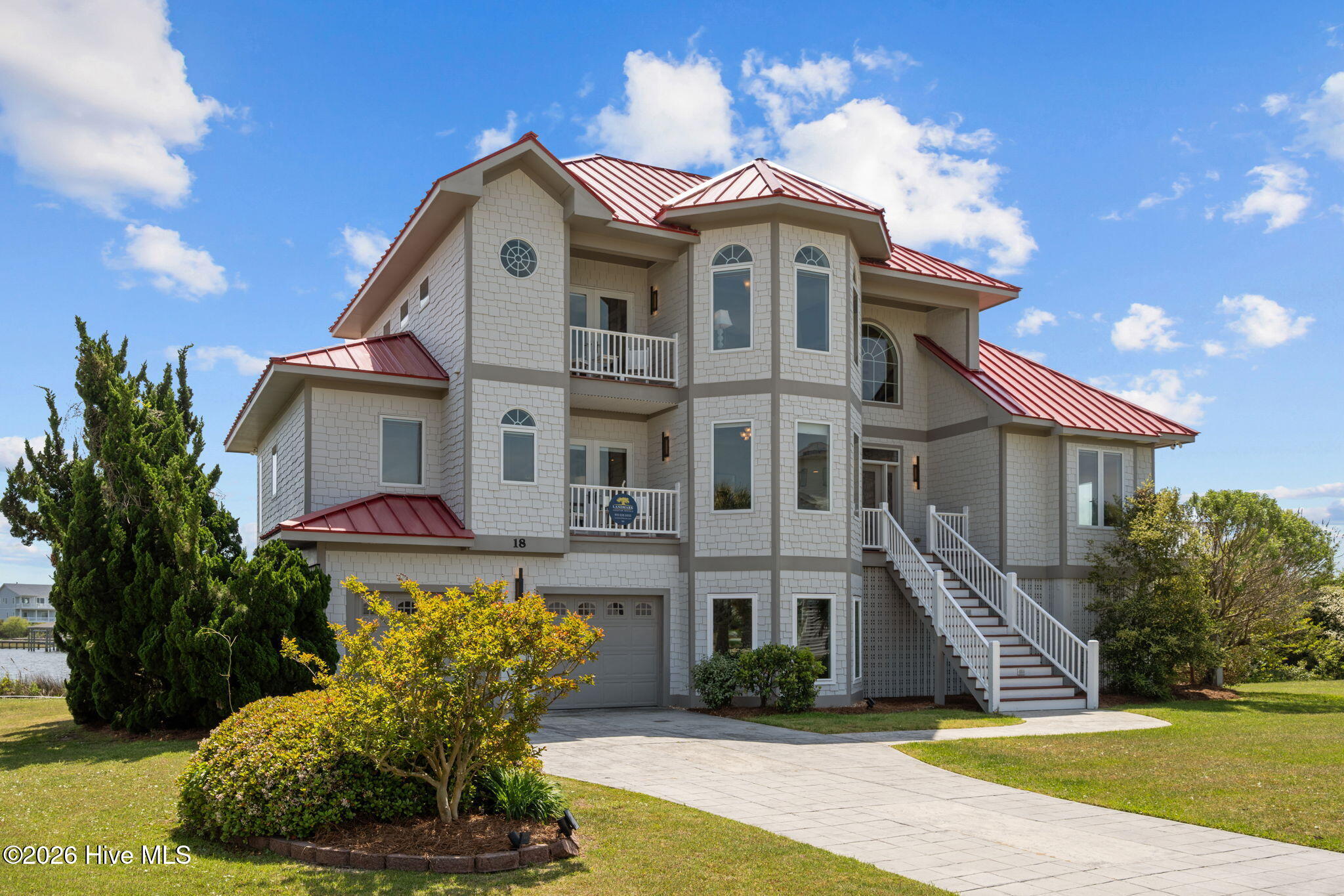 100568549 | Photo 63