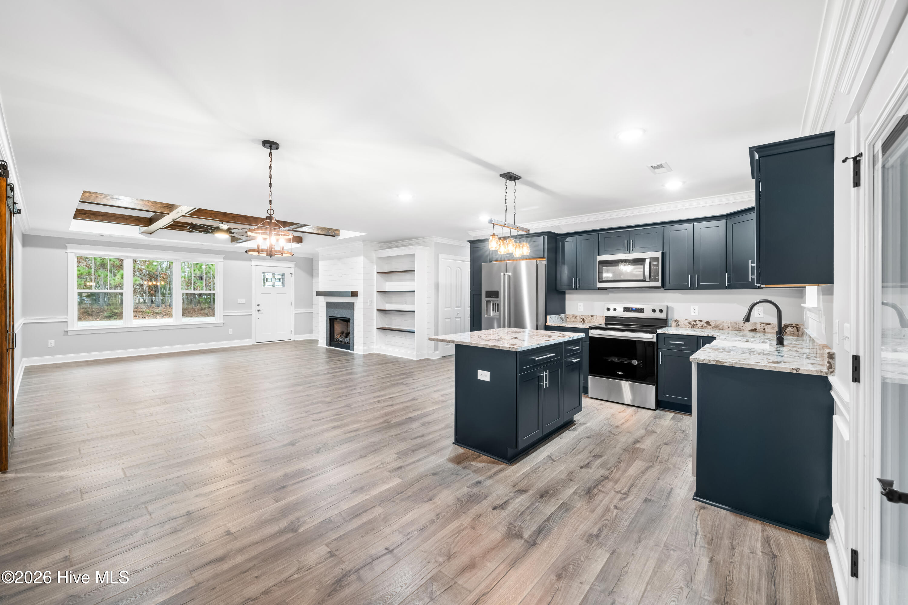 100563983 | Photo 14