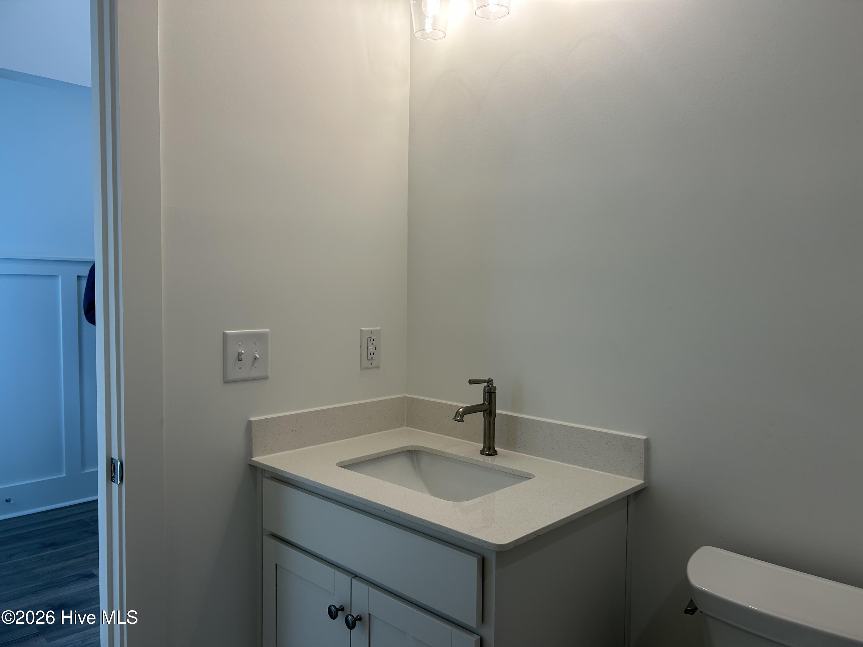 100545833 | Photo 11