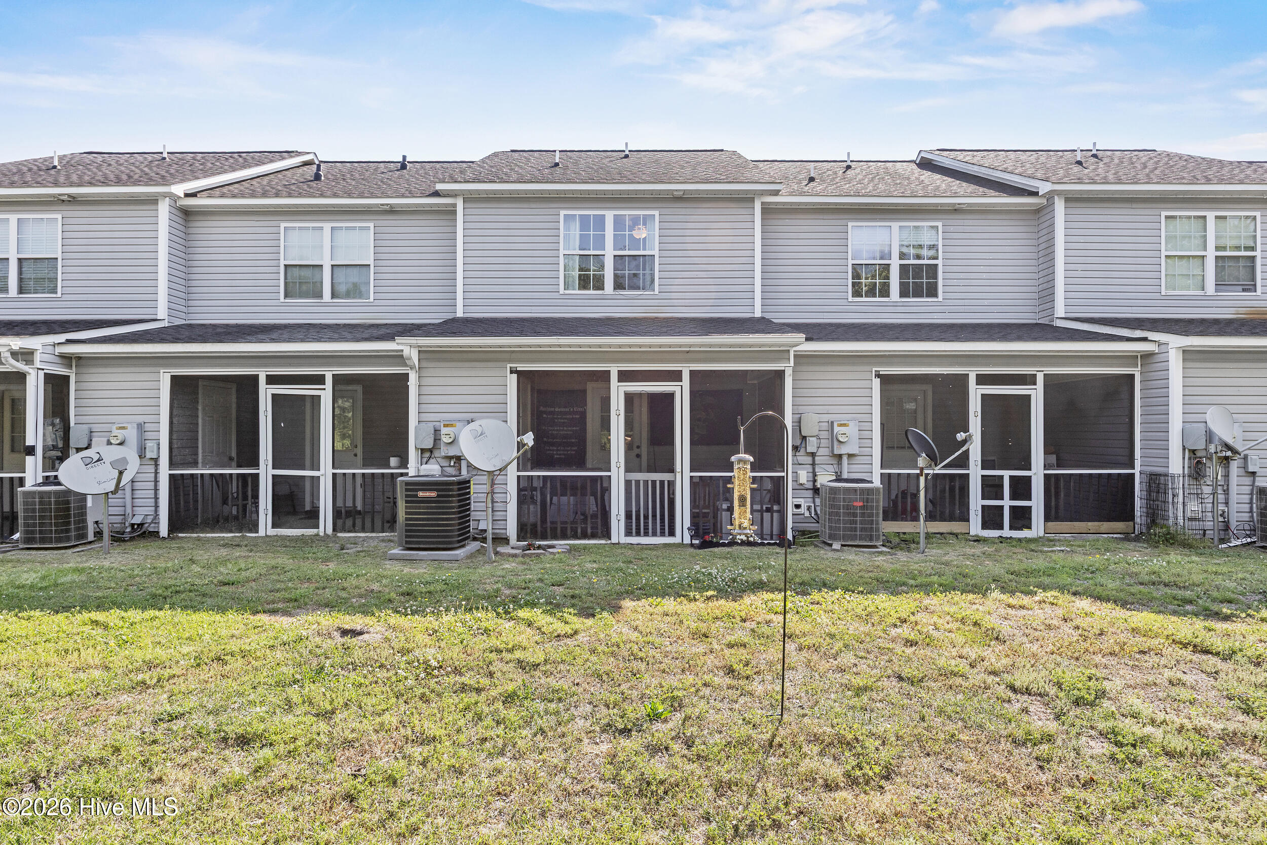 100570282 | Photo 22