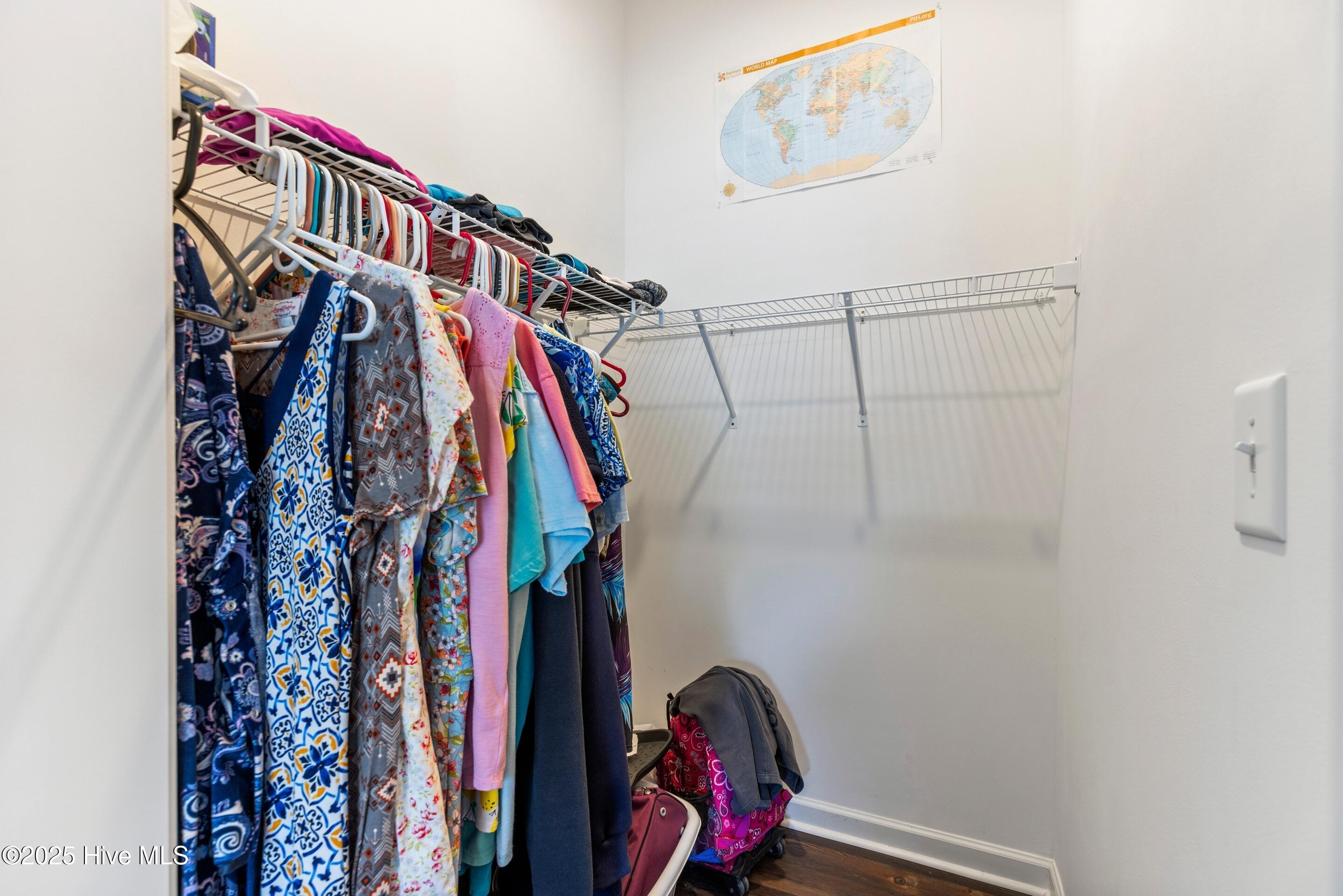 100531794 | Photo 23