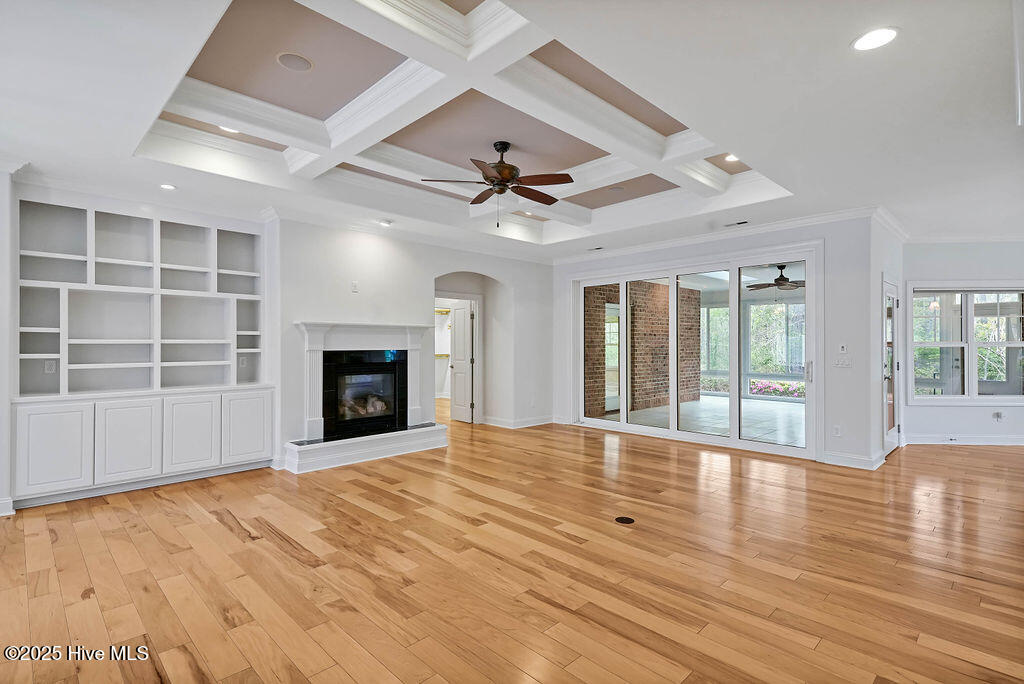 100550023 | Photo 10