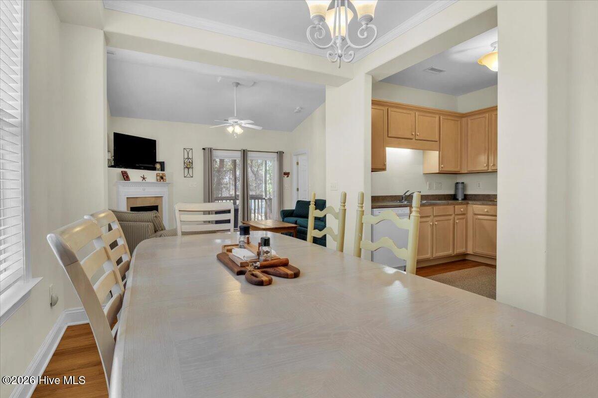 100550365 | Photo 23