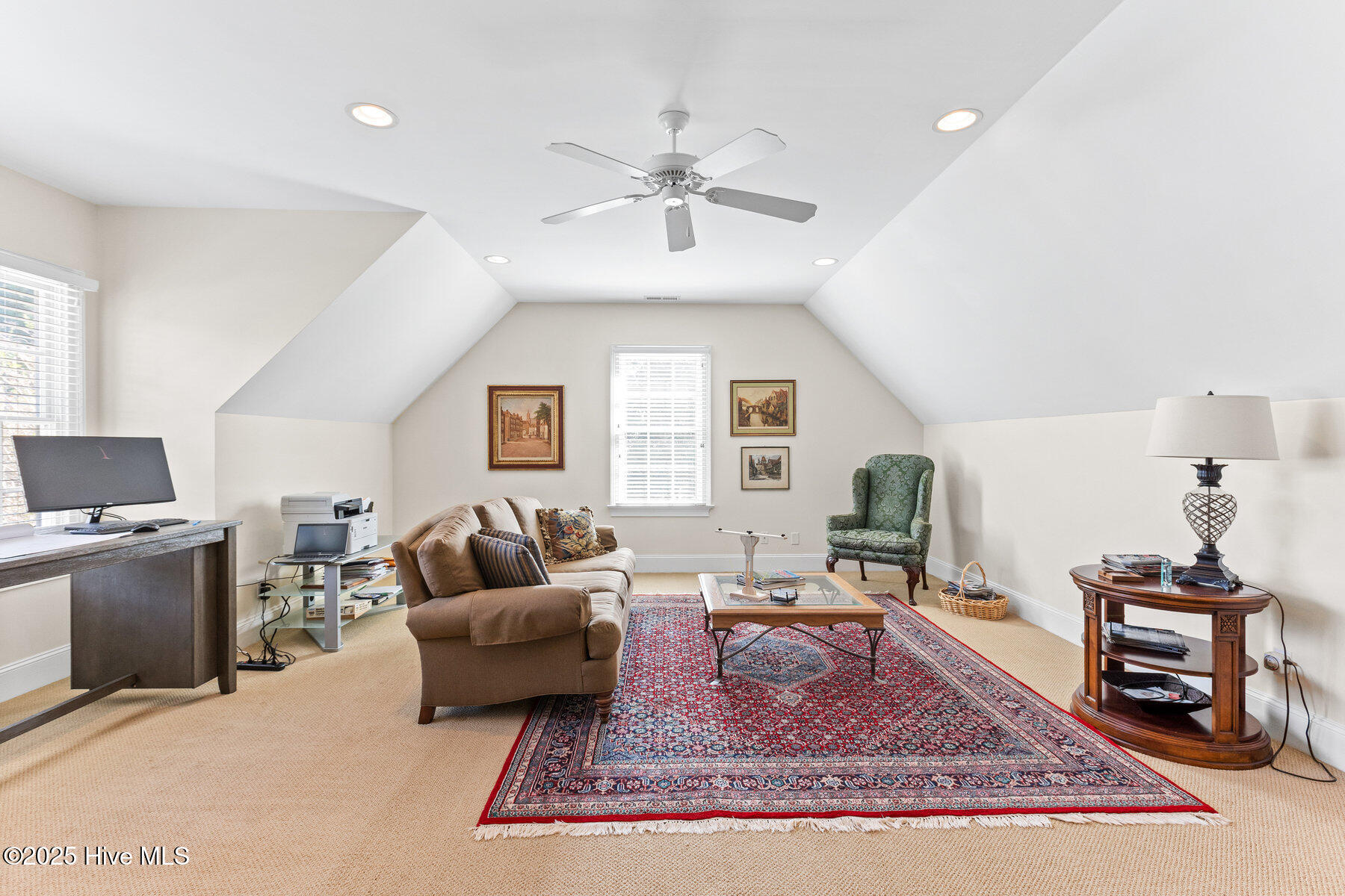 100535740 | Photo 37