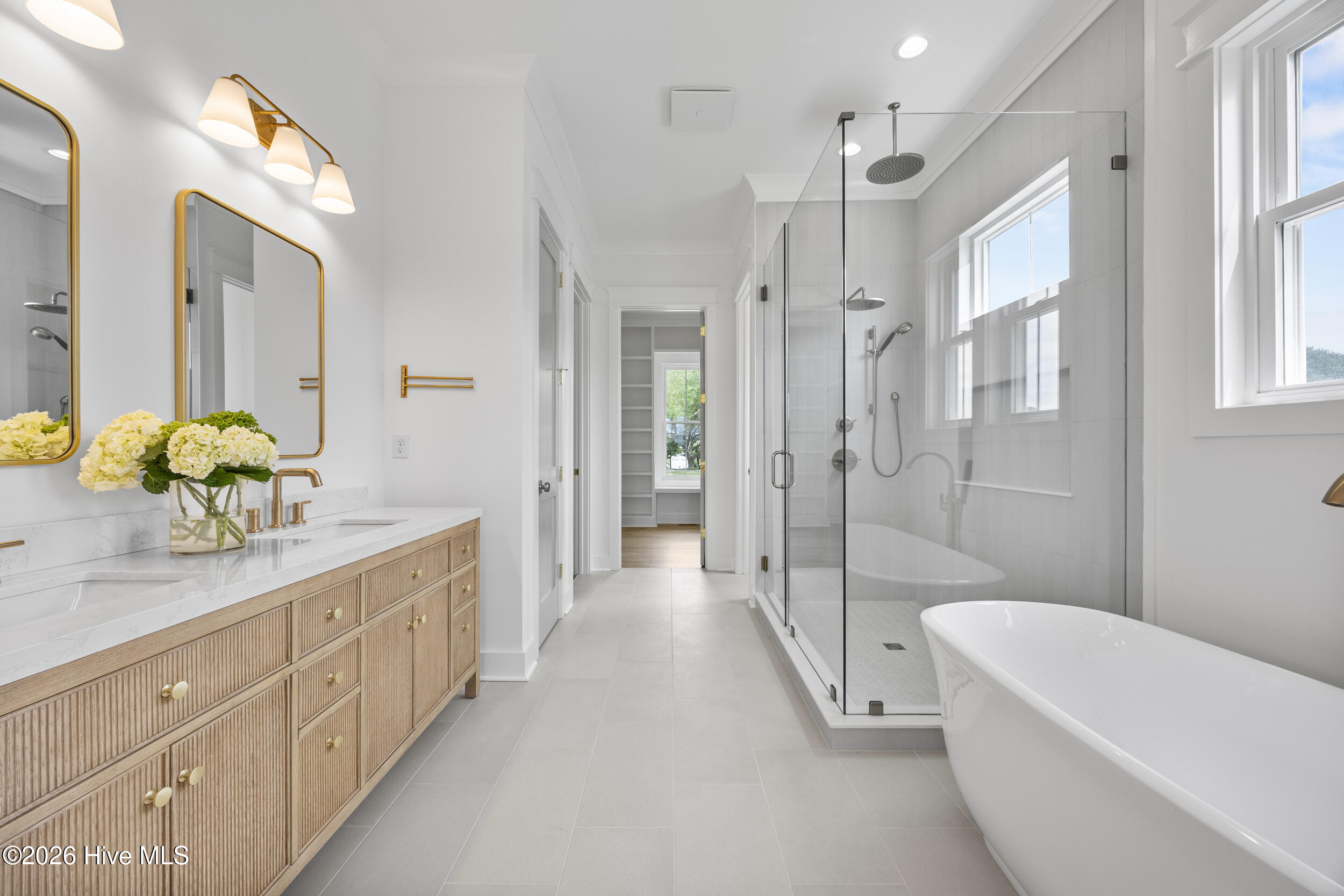 100570401 | Photo 14