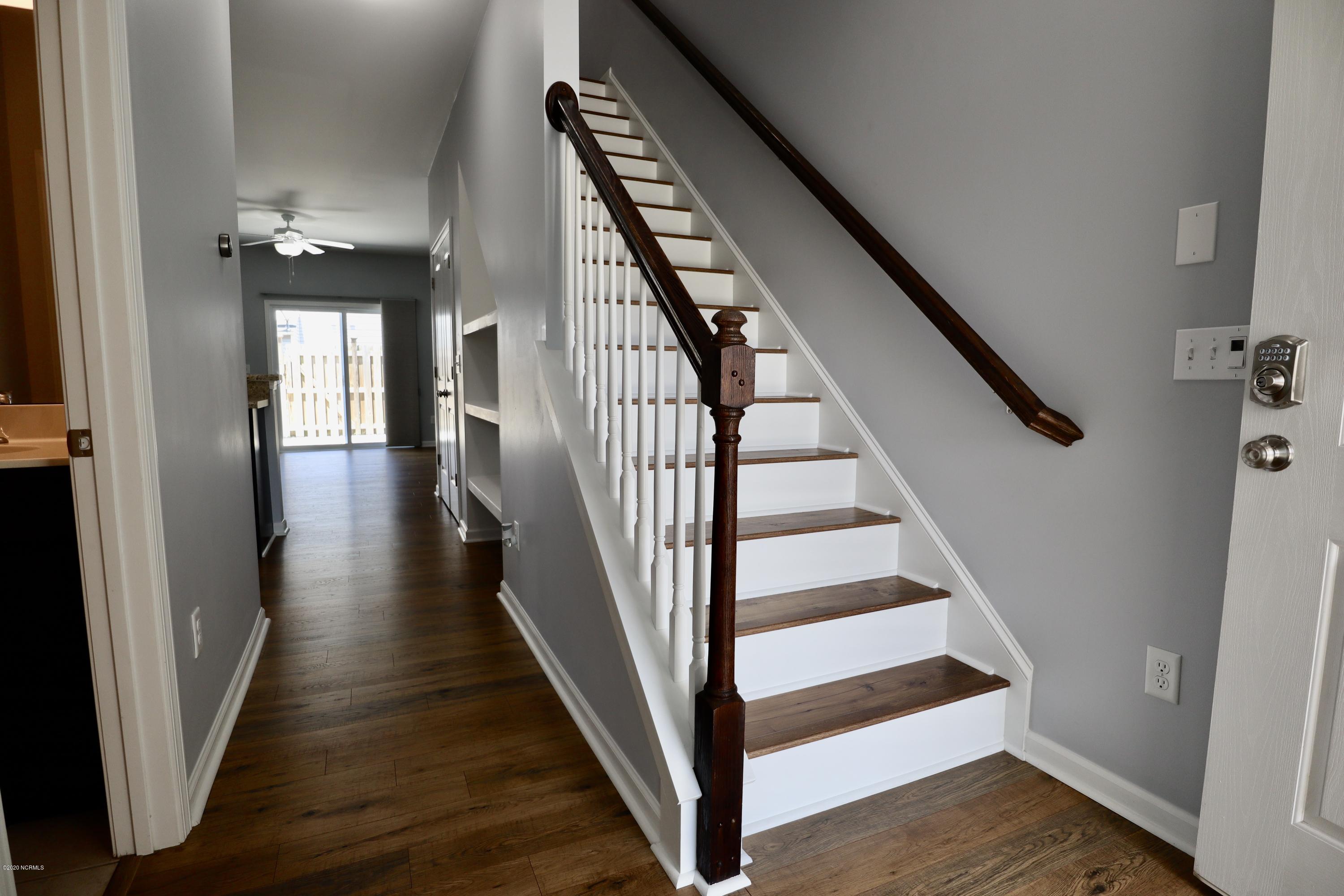 E6ABB823-8F5A-48FA-BBAF-73AE8484E5AB_1_2