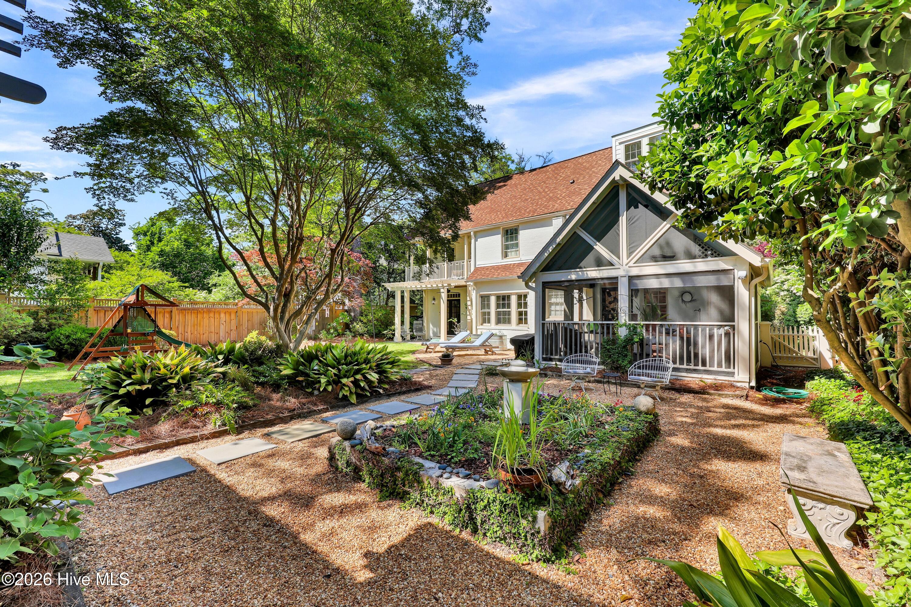 100570649 | Photo 57