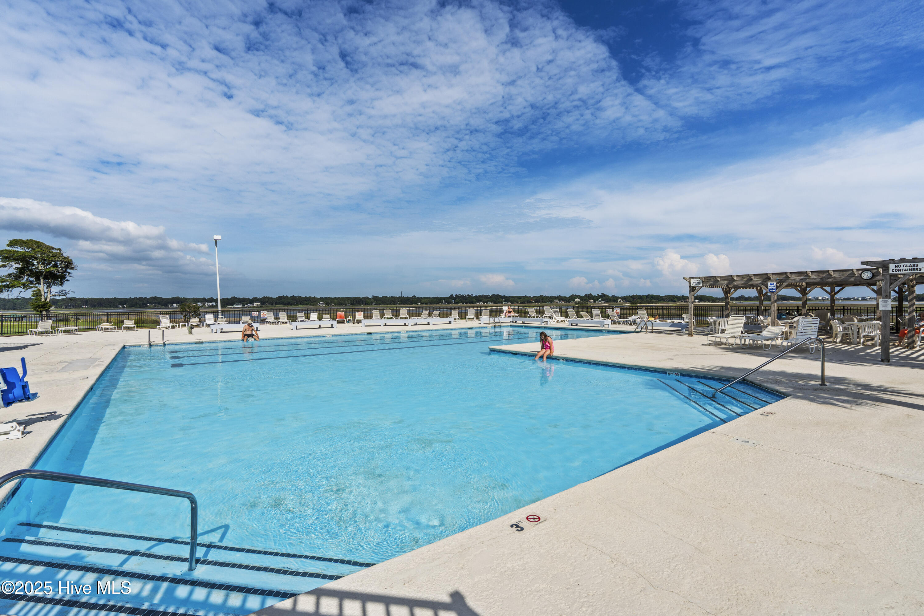 100545333 | Photo 23