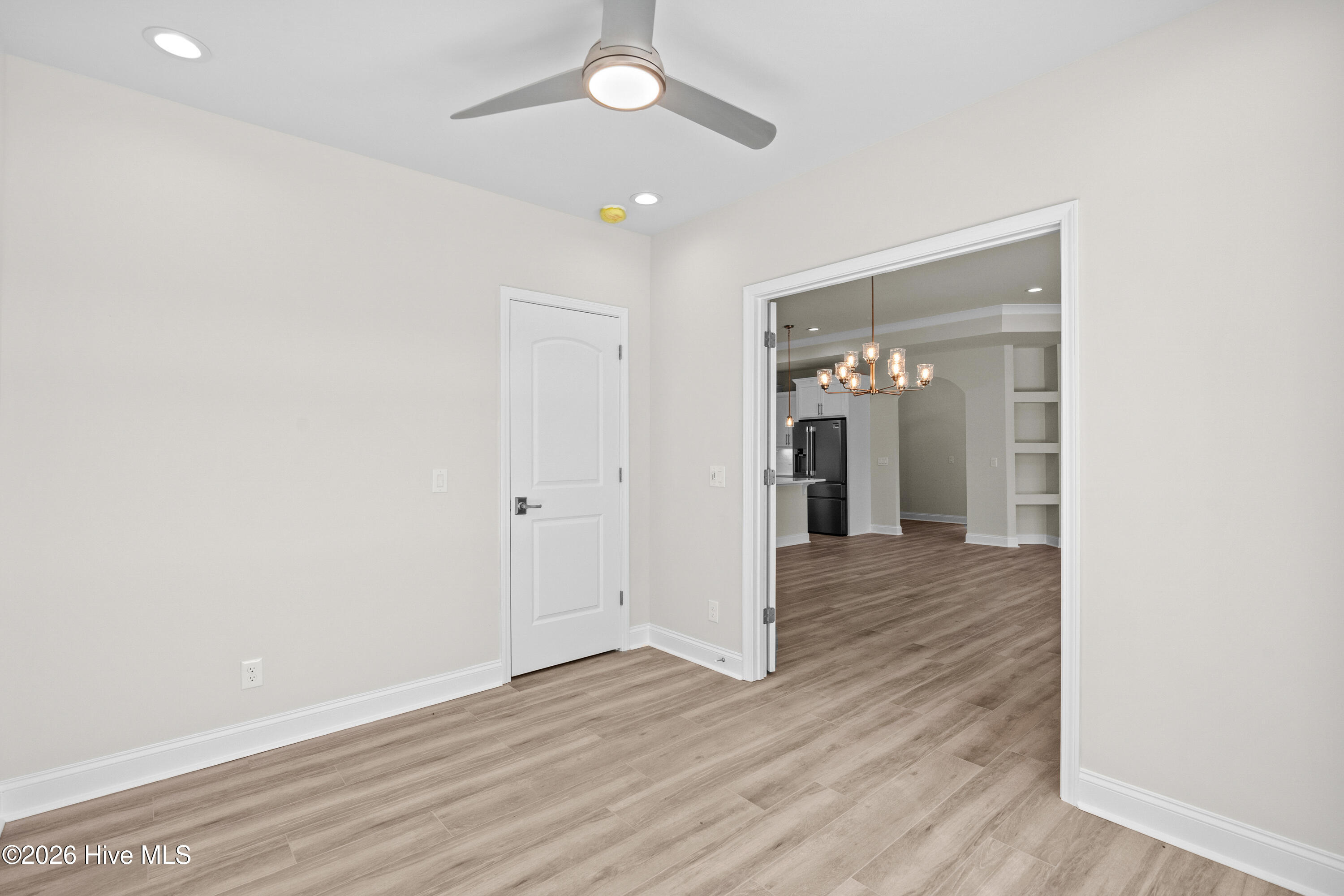 100563444 | Photo 36