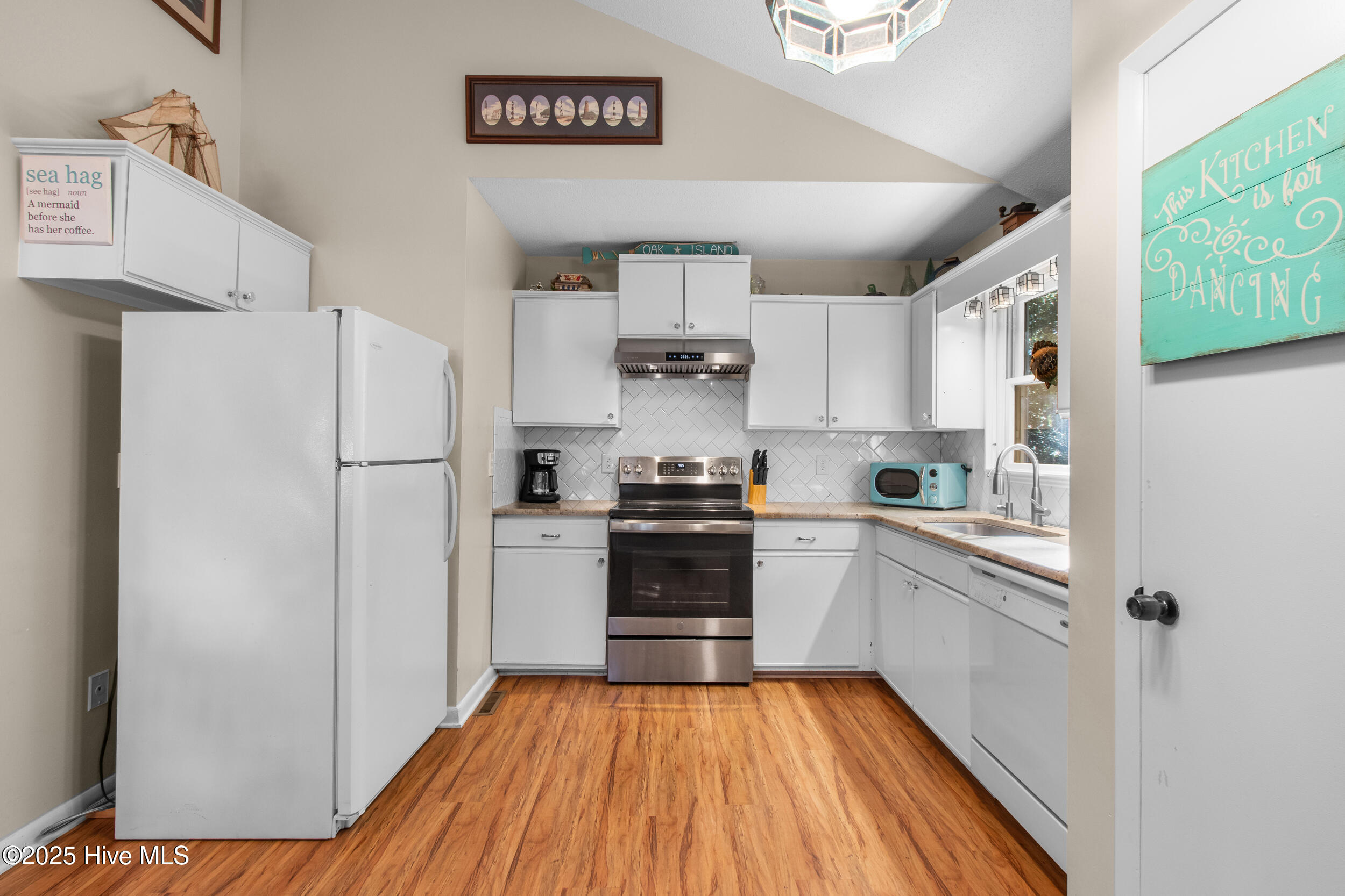 100541020 | Photo 11