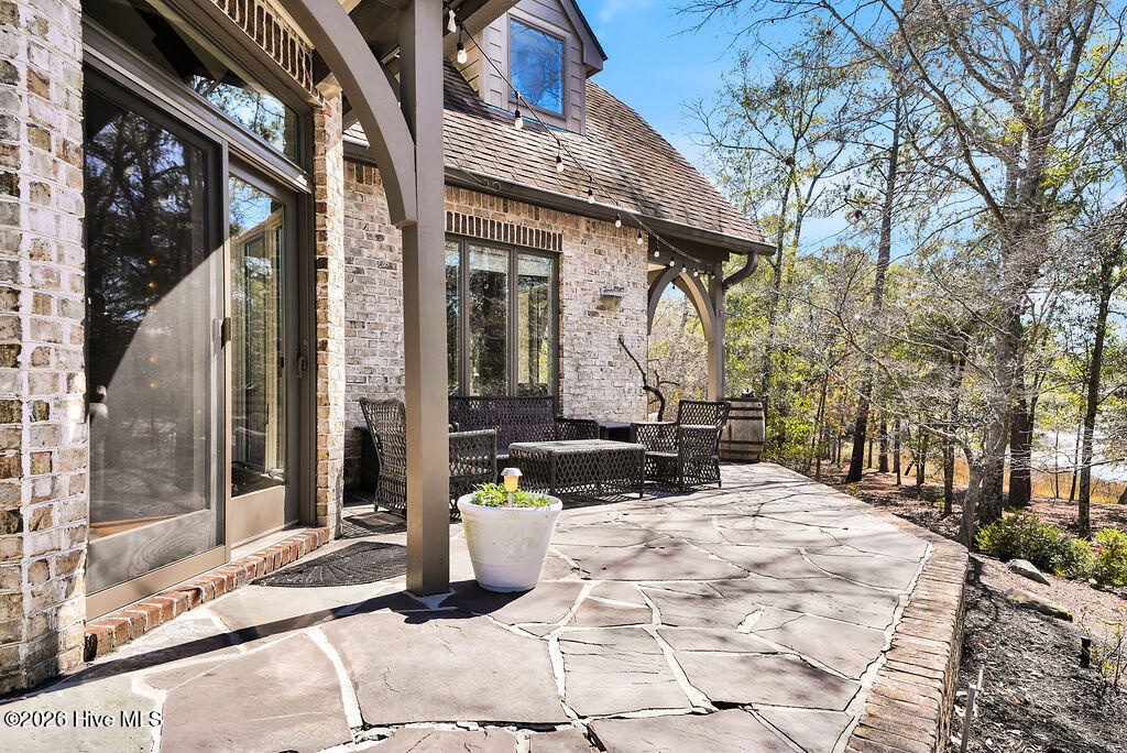 100564190 | Photo 63