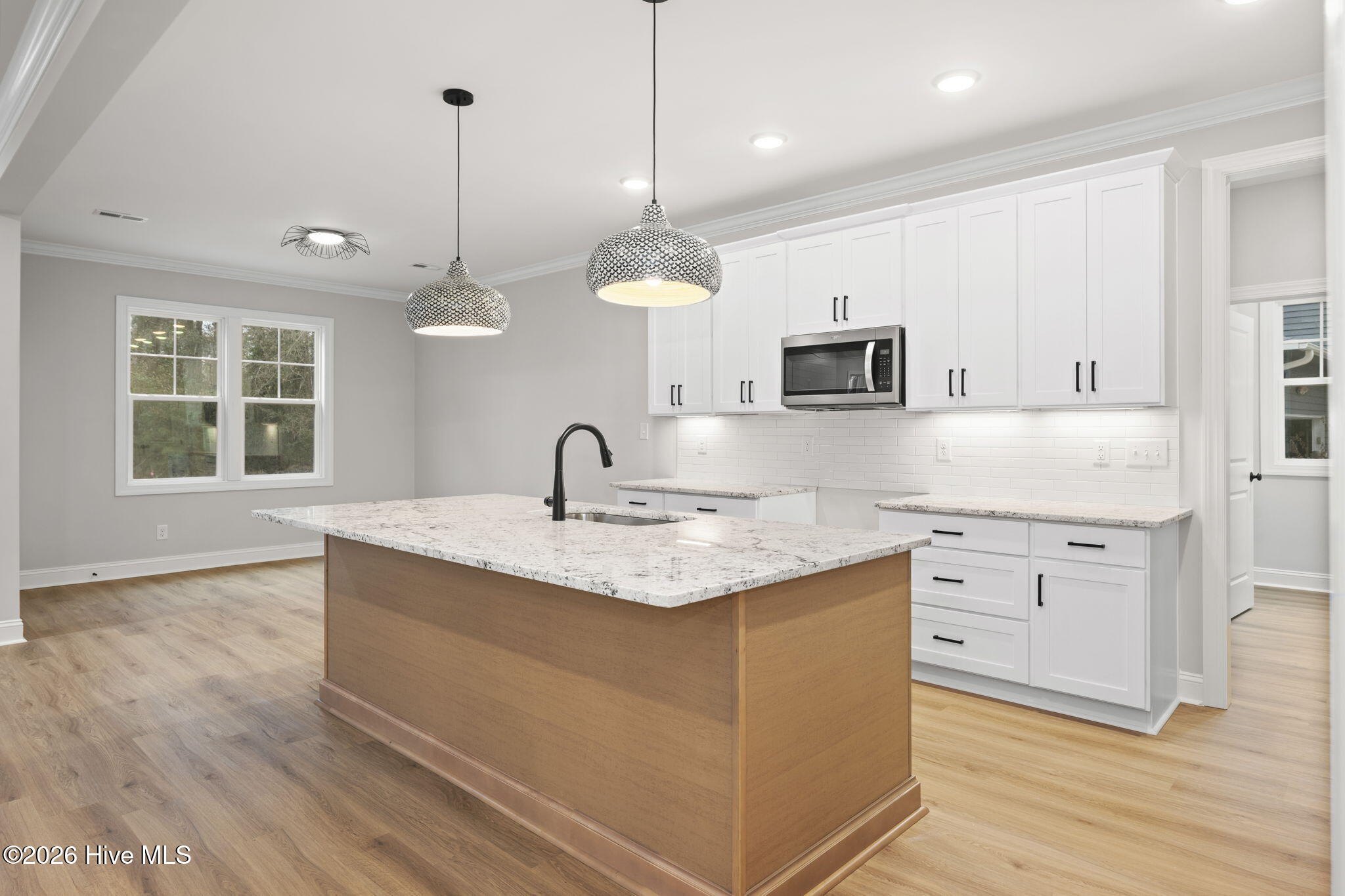 100516022 | Photo 27