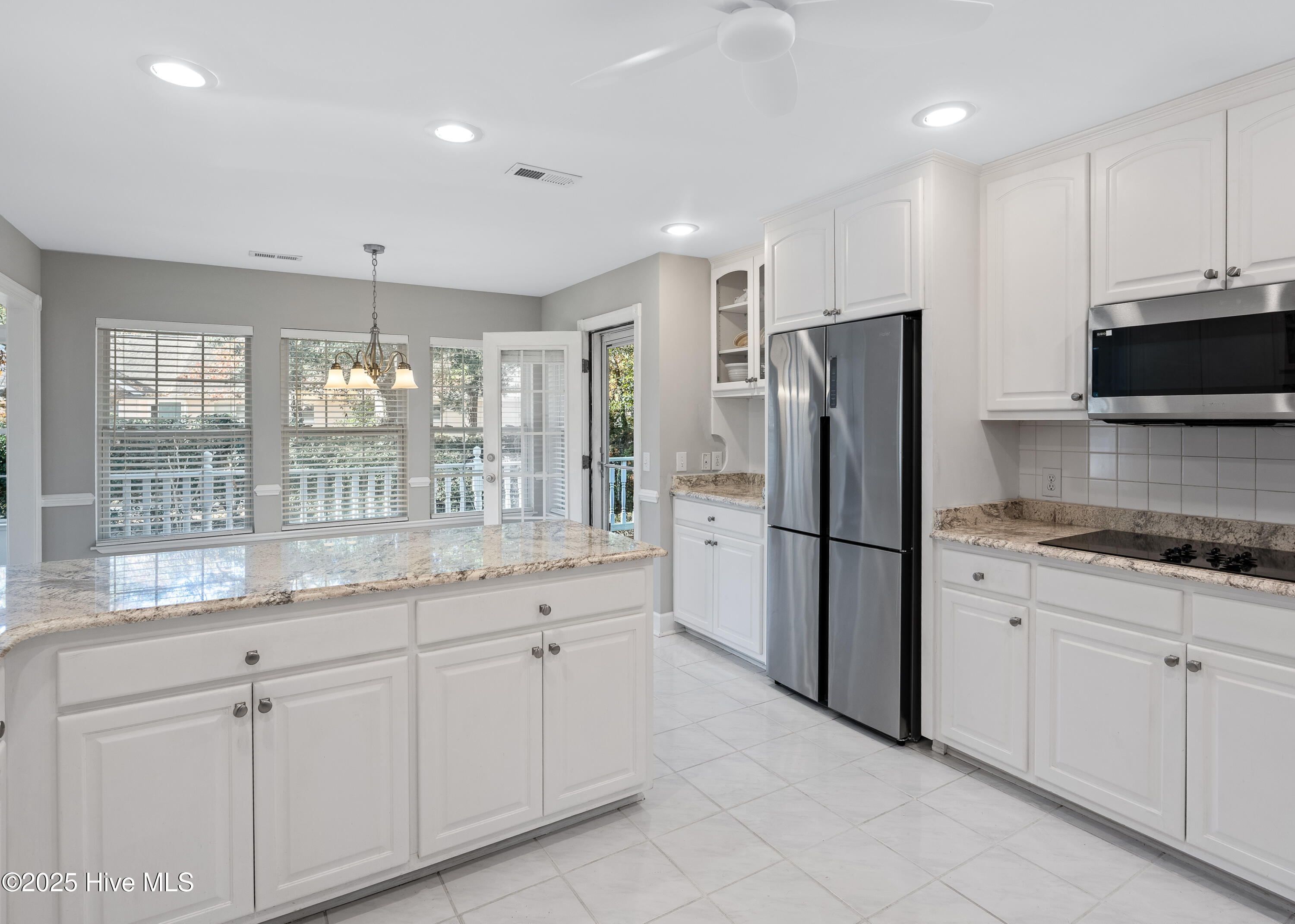 100543941 | Photo 10