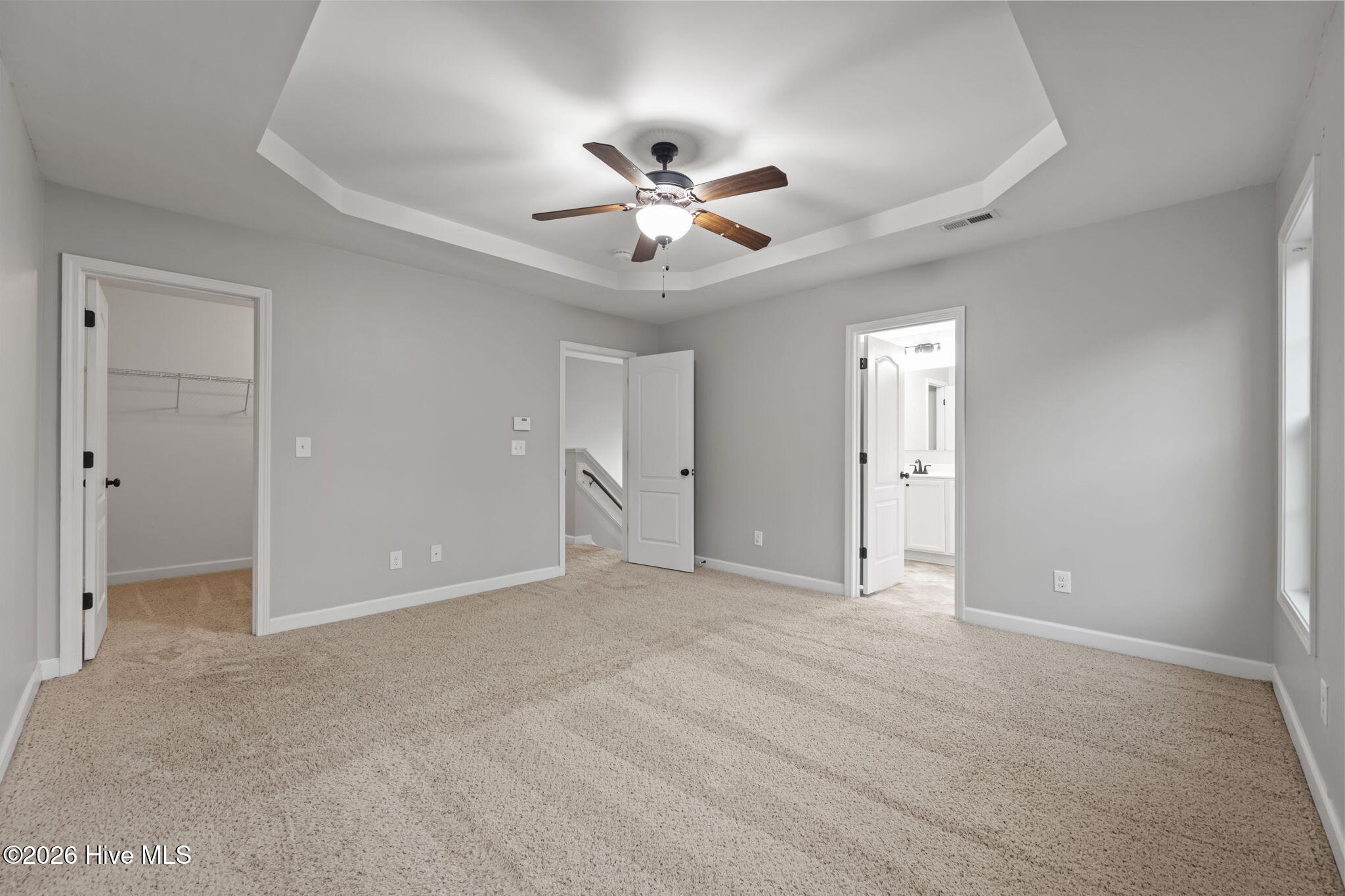 100549428 | Photo 15