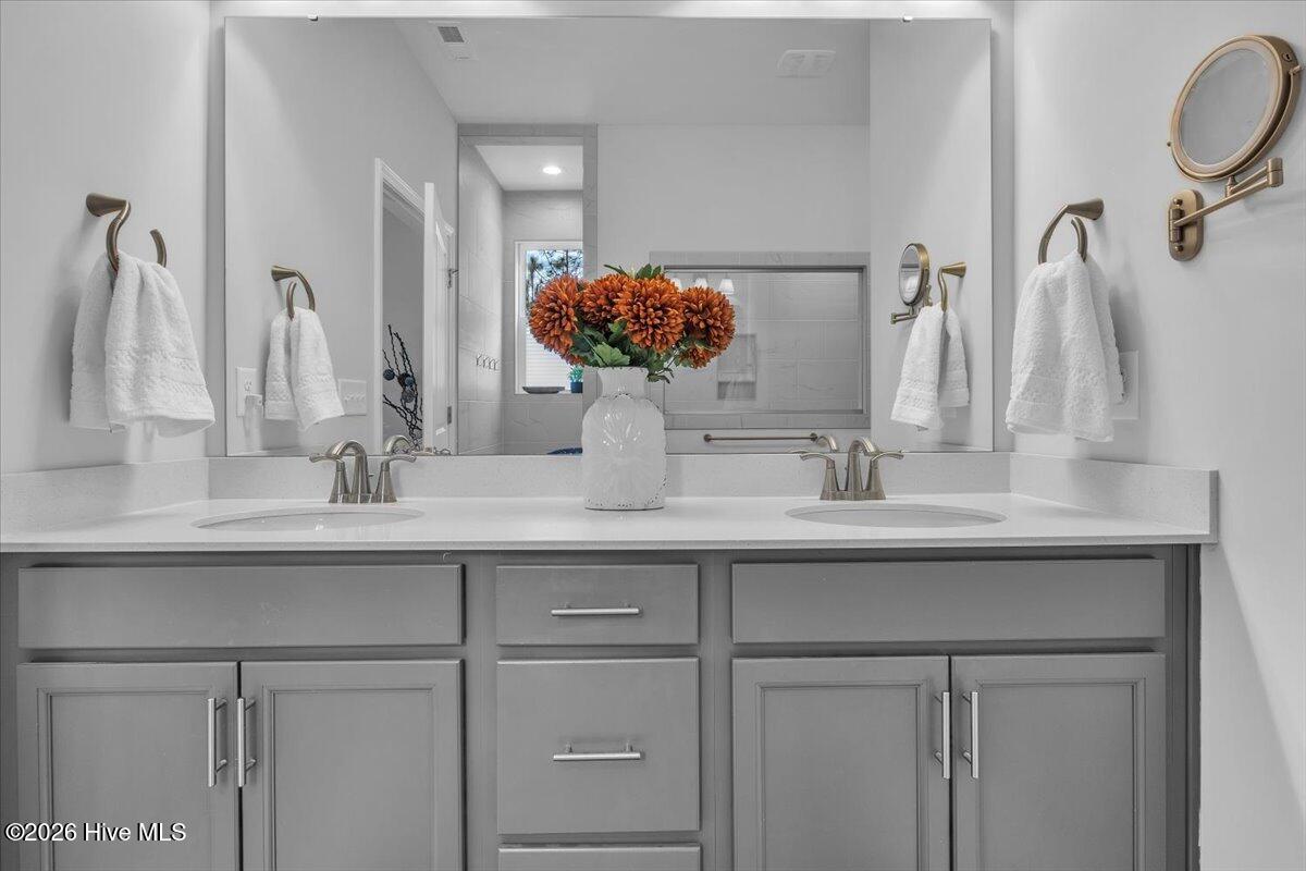 100560173 | Photo 38