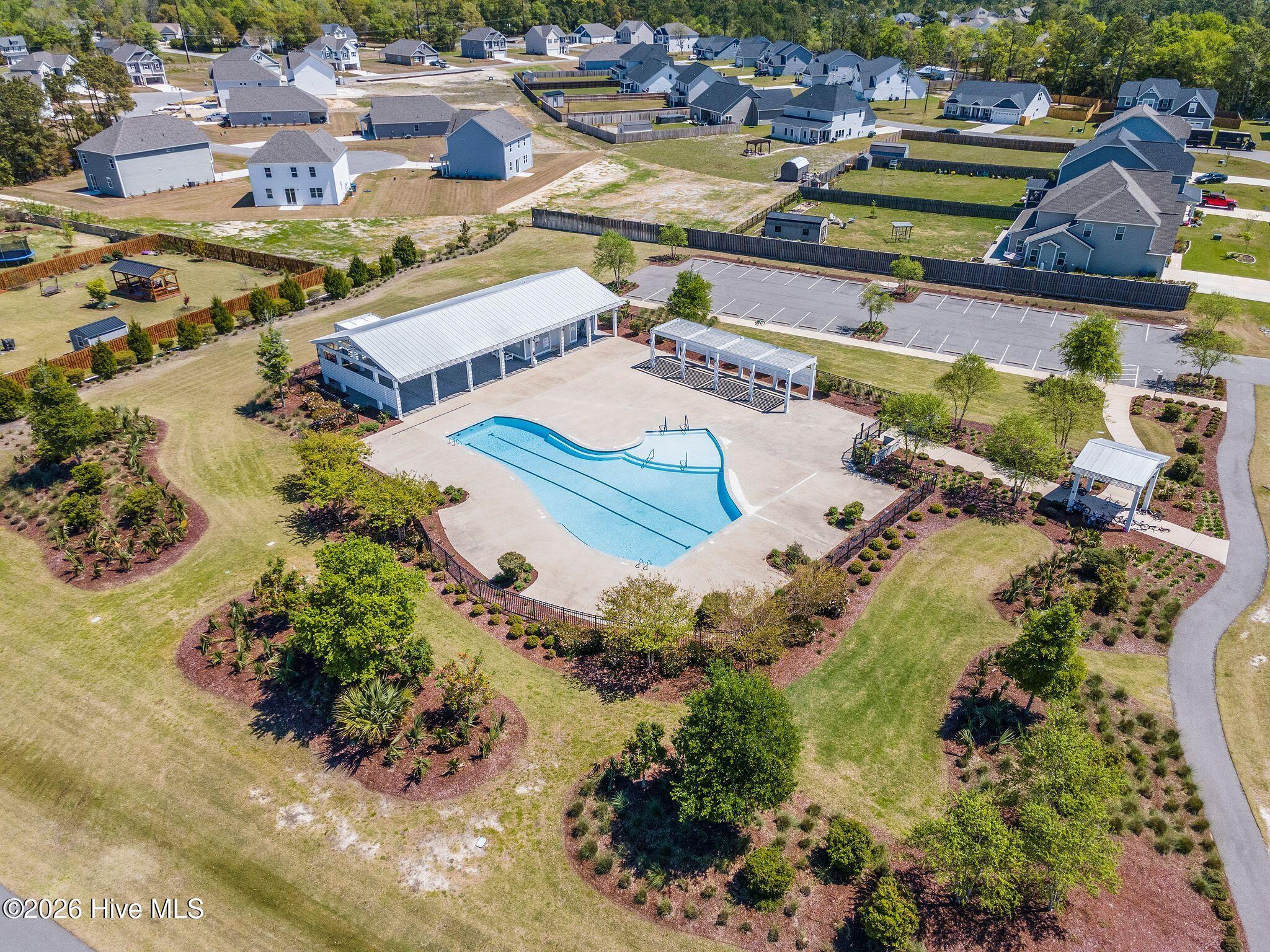 100558926 | Photo 75