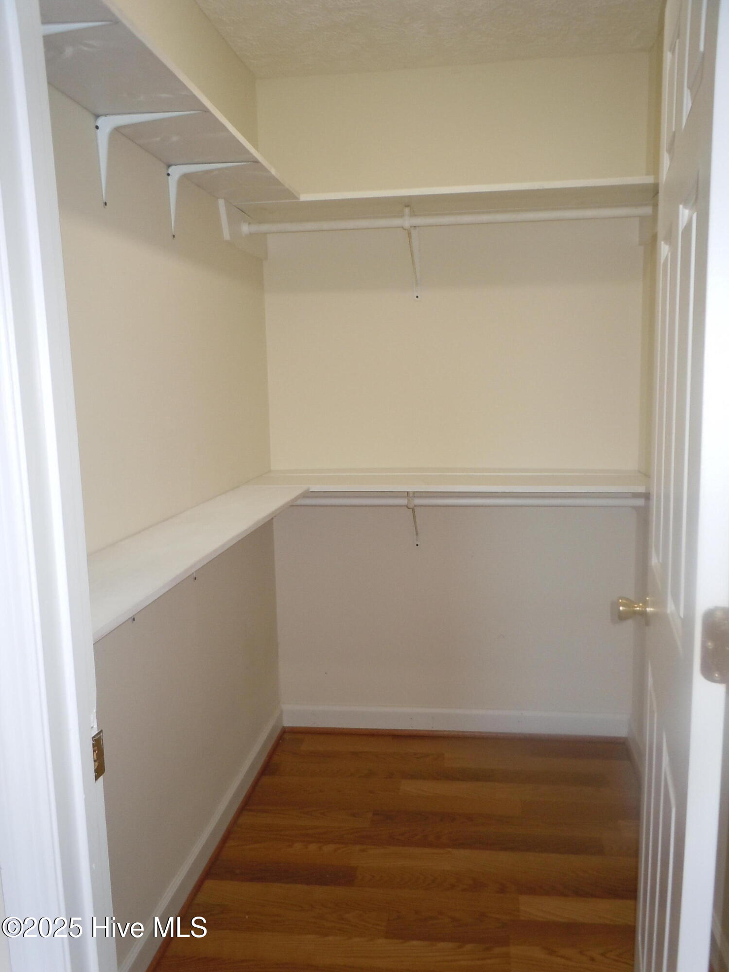 100528671 | Photo 27