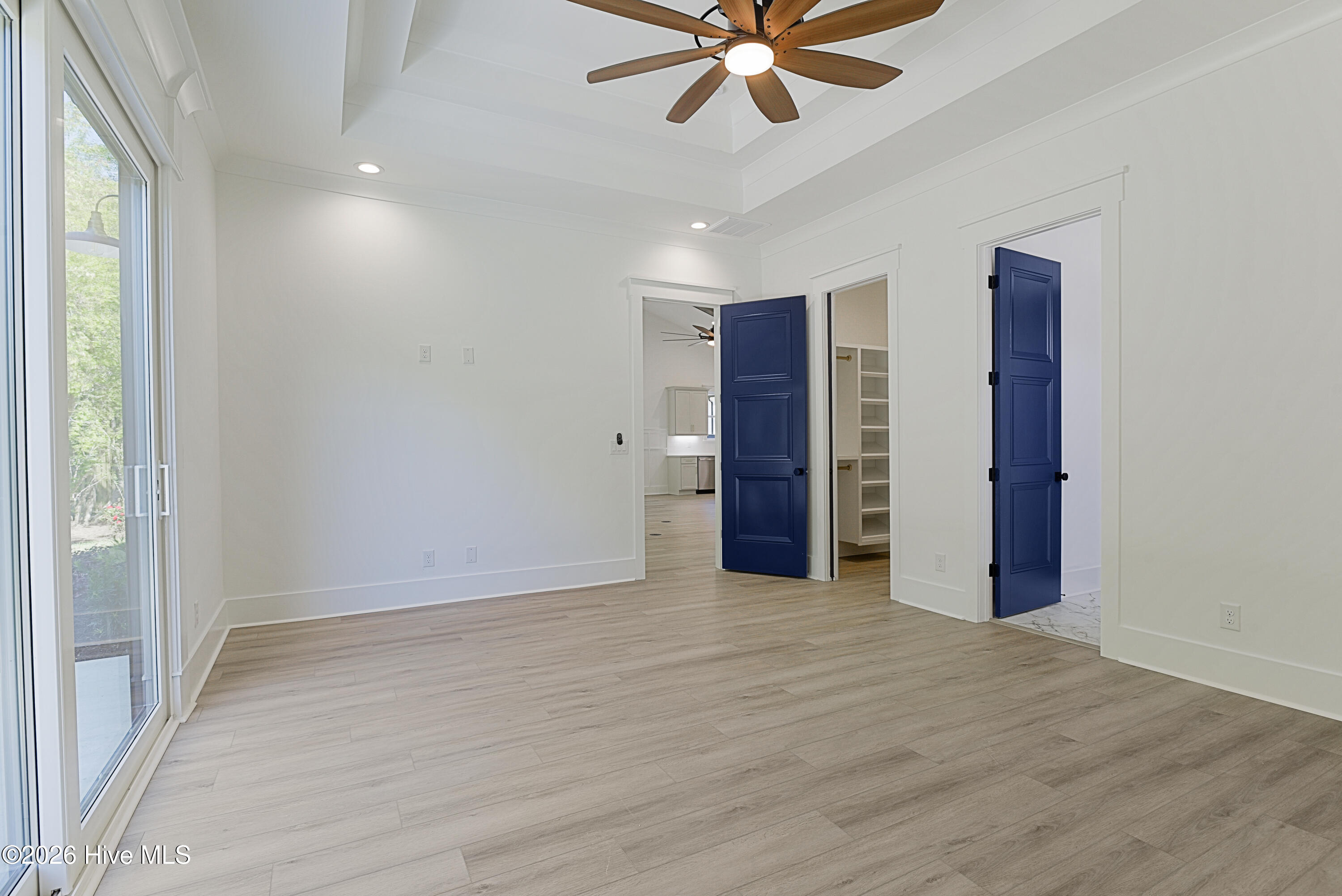 100547115 | Photo 33